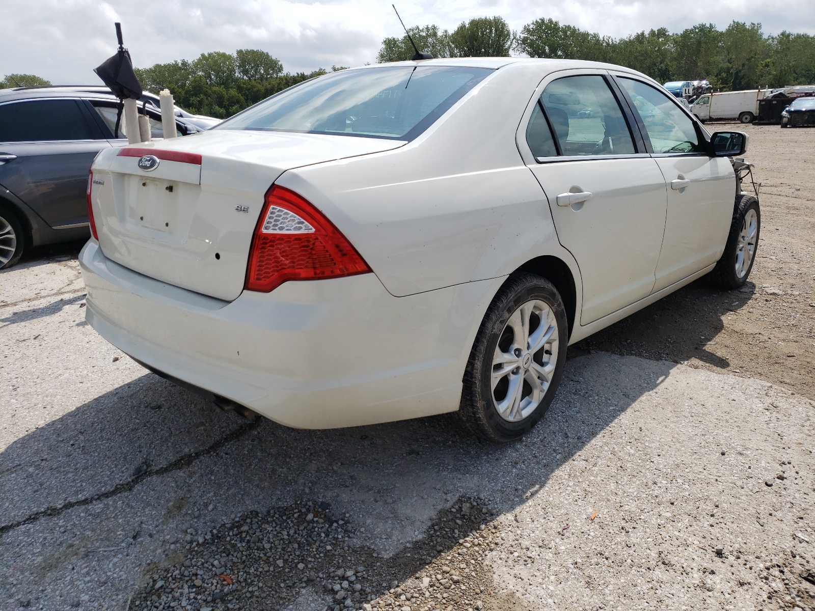 Photo 4 from auction – 2012 FORD FUSION SE with VIN 3FAHP0HA7CR414656