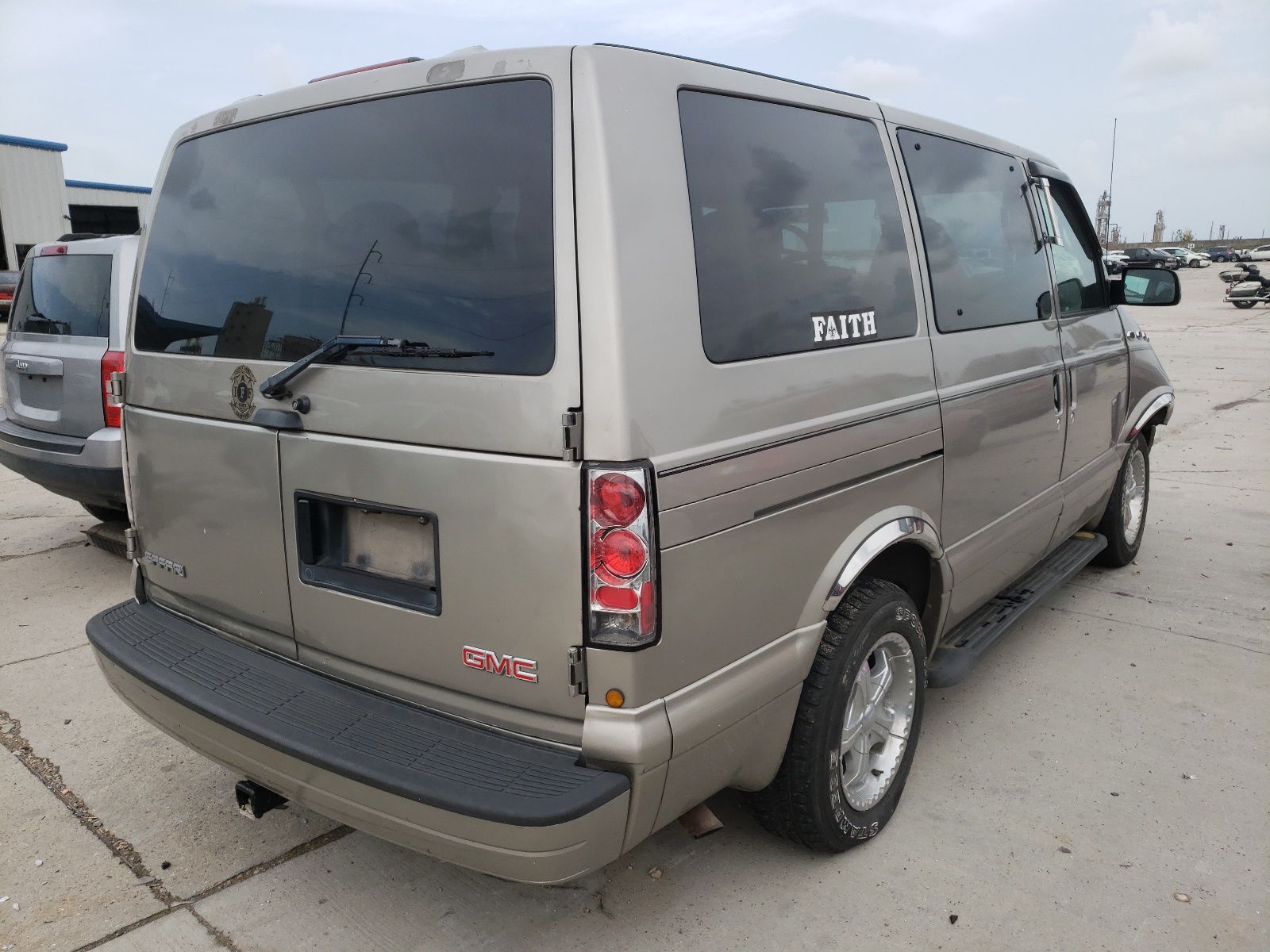 Photo 4 from auction – 2005 GMC SAFARI XT with VIN 1GKDM19X65B503396