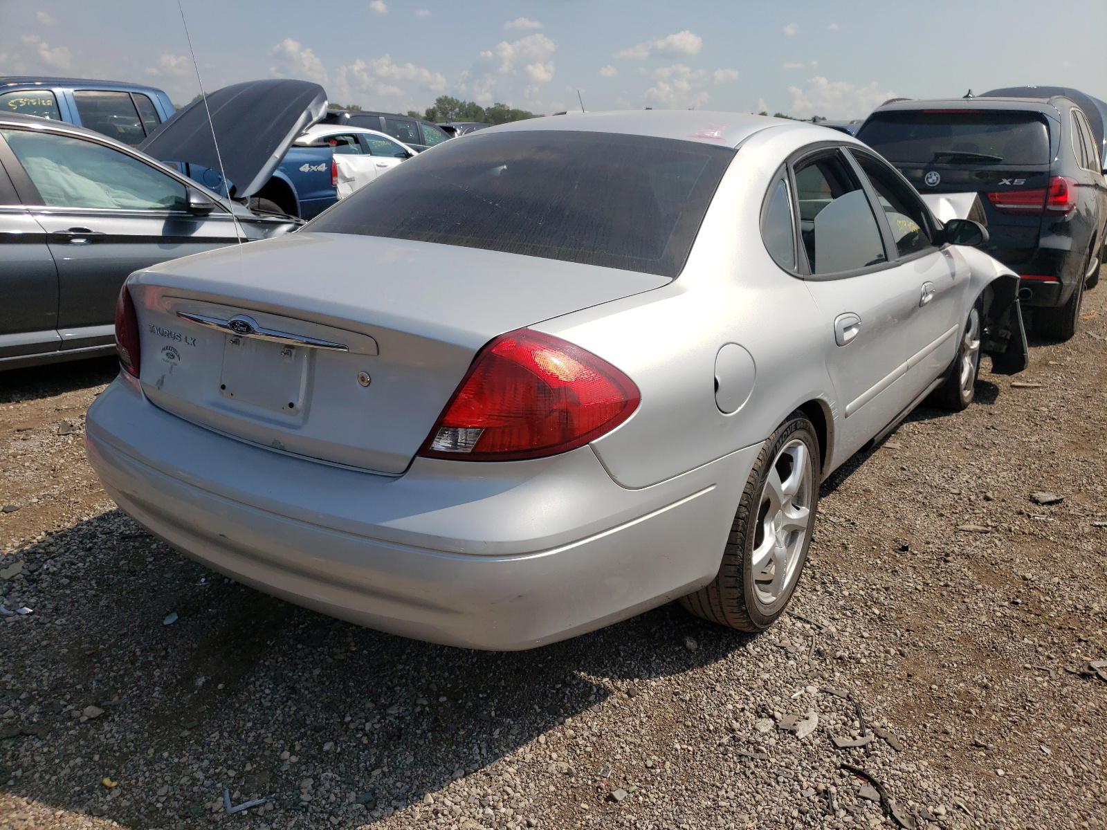 Photo 4 from auction – 2000 FORD TAURUS LX with VIN 1FAFP5223YG226401