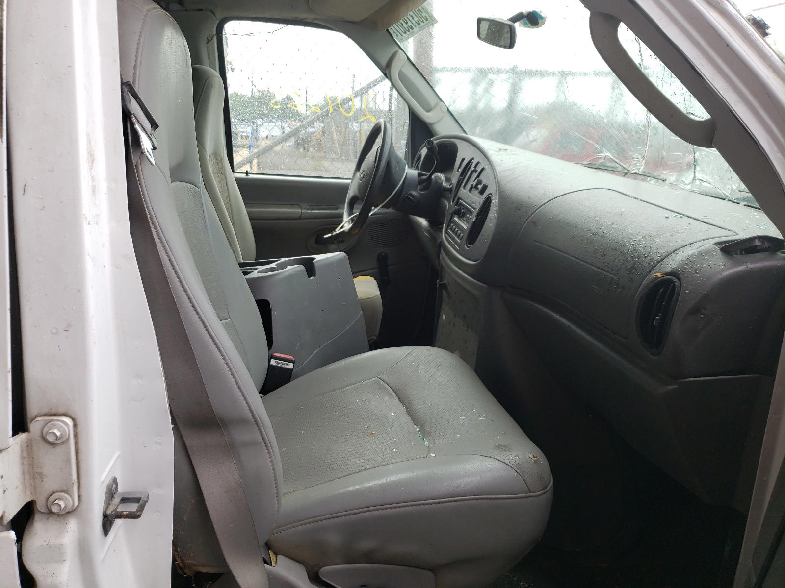 Photo 5 from auction – 2005 FORD ECONOLINE with VIN 1FDWE35L05HB02693