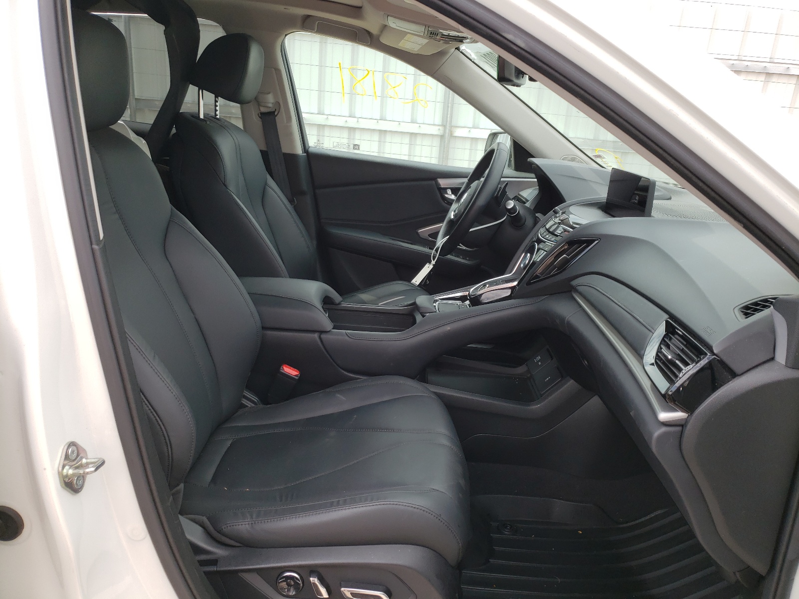 Photo 5 from auction – 2019 ACURA RDX with VIN 5J8TC2H35KL010962