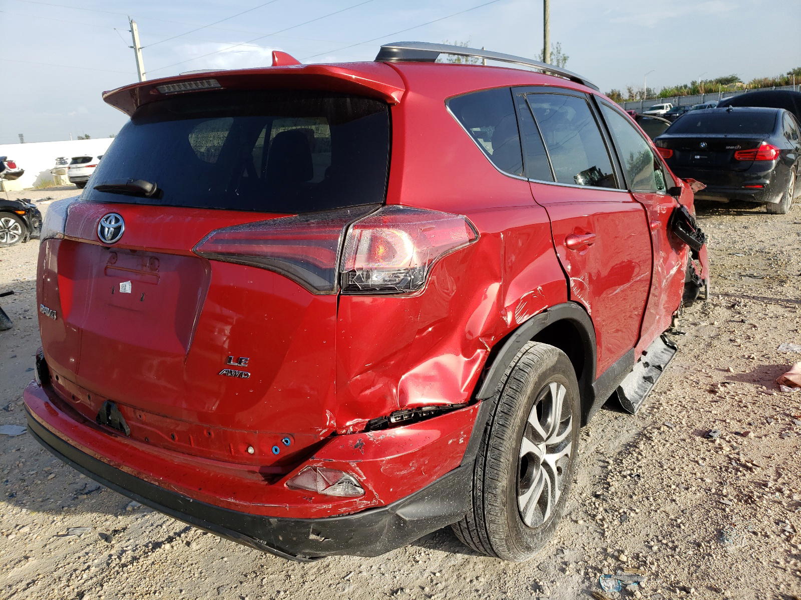 Photo 4 from auction – 2017 TOYOTA RAV4 LE with VIN 2T3BFREV0HW605191