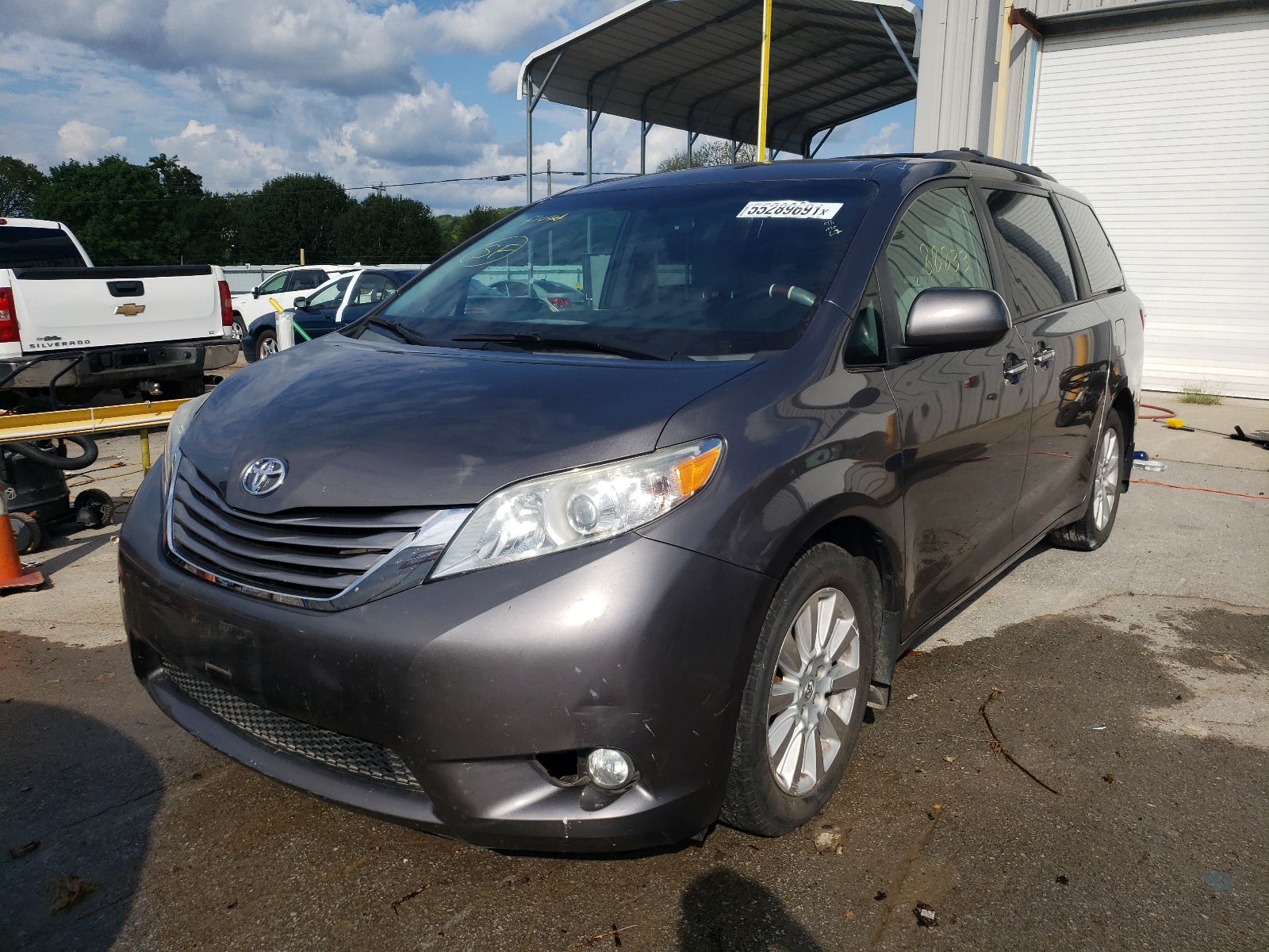 Photo 2 from auction – 2015 TOYOTA SIENNA XLE with VIN 5TDDK3DC2FS126996