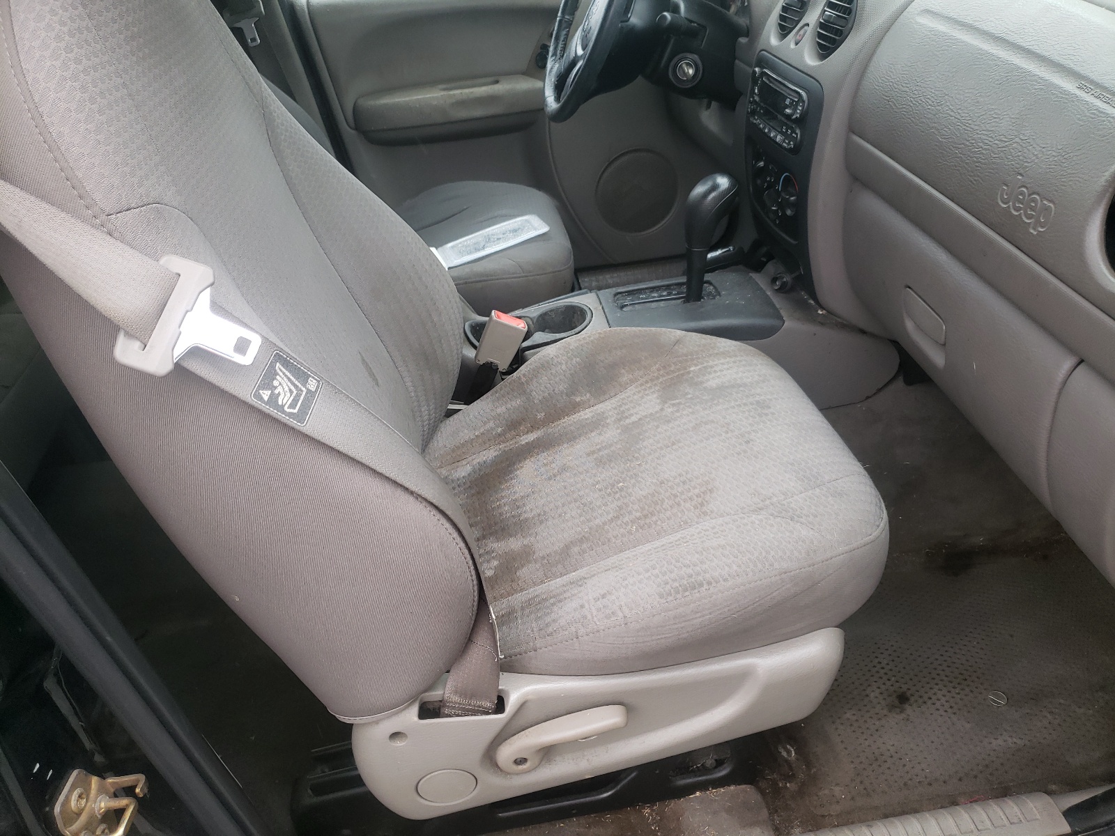 Photo 6 from auction – 2003 JEEP LIBERTY SP with VIN 1J4GL48K53W716164