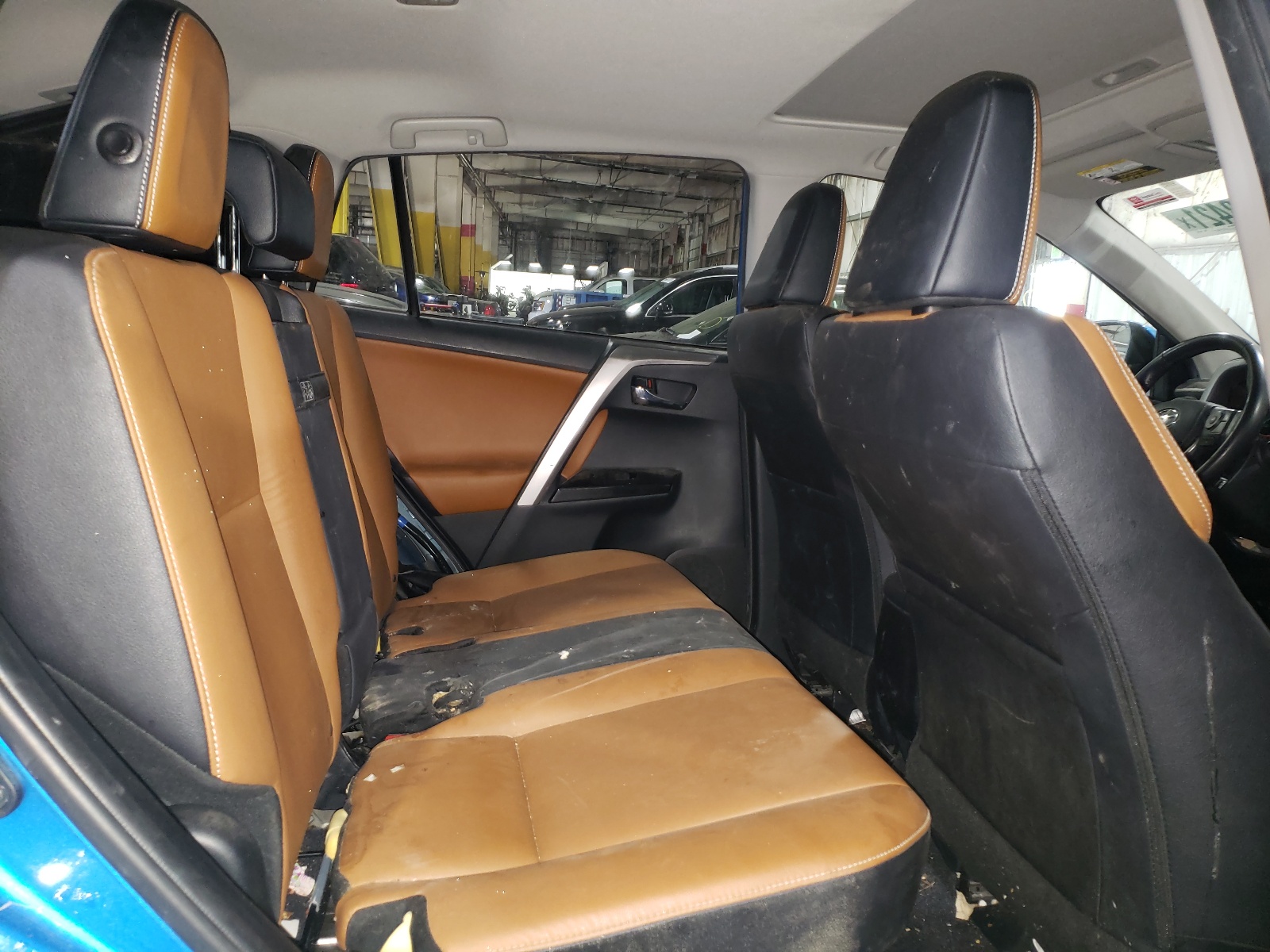 Photo 6 from auction – 2017 TOYOTA RAV4 HV LI with VIN JTMDJREV5HD101286