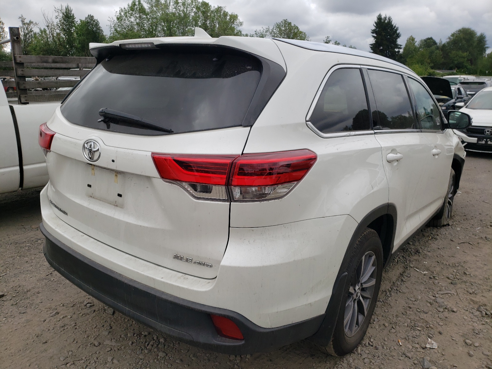 Photo 4 from auction – 2019 TOYOTA HIGHLANDER with VIN 5TDJZRFHXKS569627