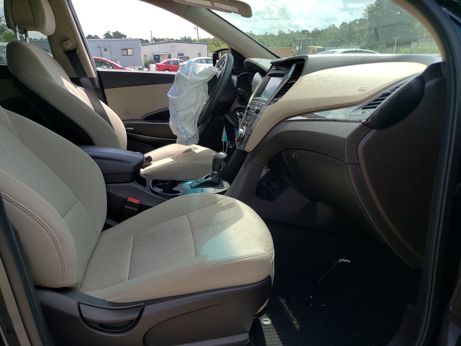 Photo 5 from auction – 2017 HYUNDAI SANTA FE S with VIN 5NMZU3LBXHH031956
