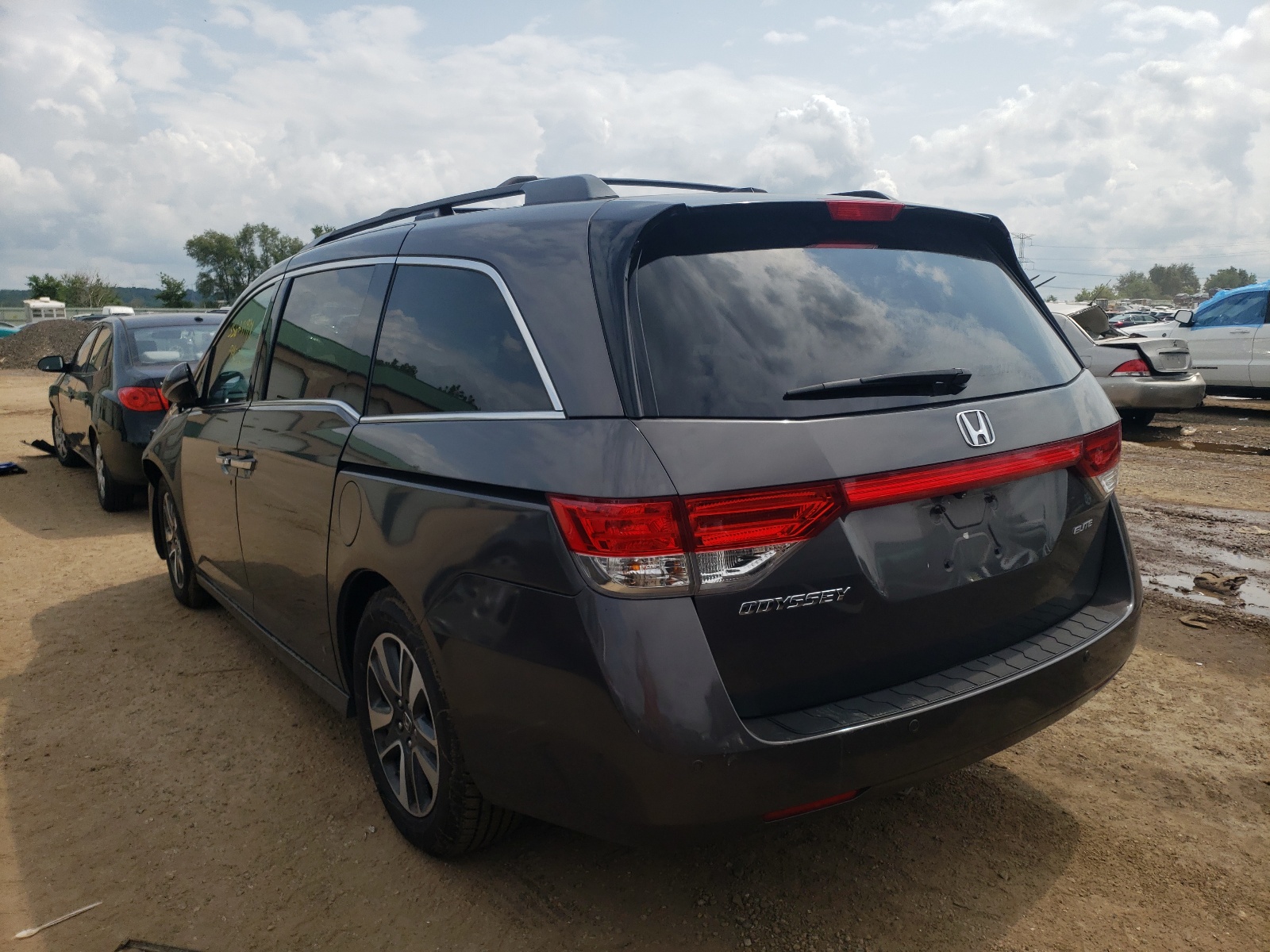 Photo 3 from auction – 2015 HONDA ODYSSEY TO with VIN 5FNRL5H90FB097015