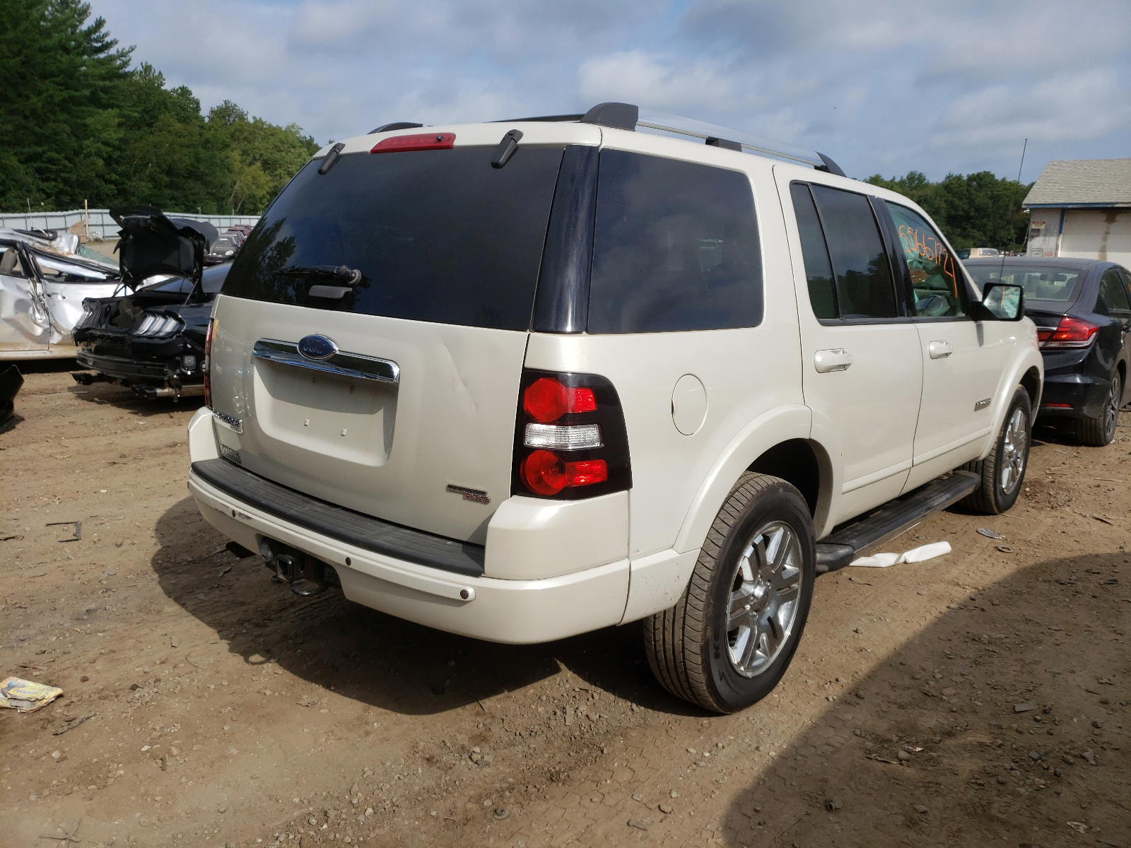 Photo 4 from auction – 2006 FORD EXPLORER L with VIN 1FMEU75E76UB42804
