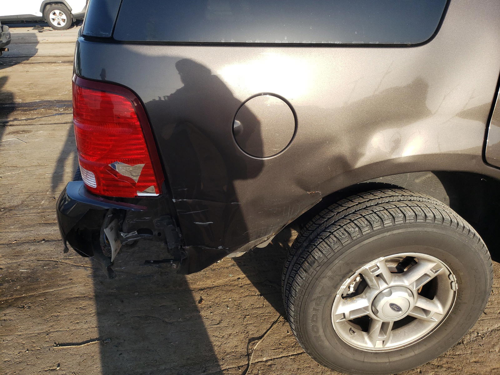 Photo 9 from auction – 2005 FORD EXPLORER X with VIN 1FMZU63K55UA67555