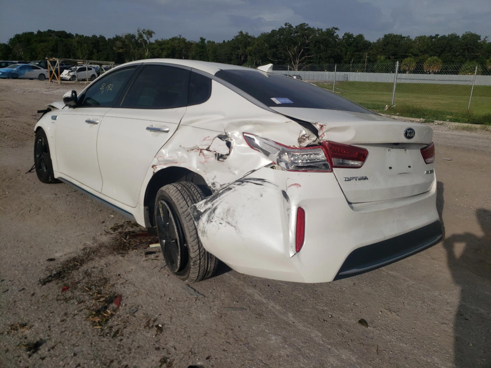 Photo 3 from auction – 2017 KIA OPTIMA PLU with VIN KNAGV4LD3H5018008