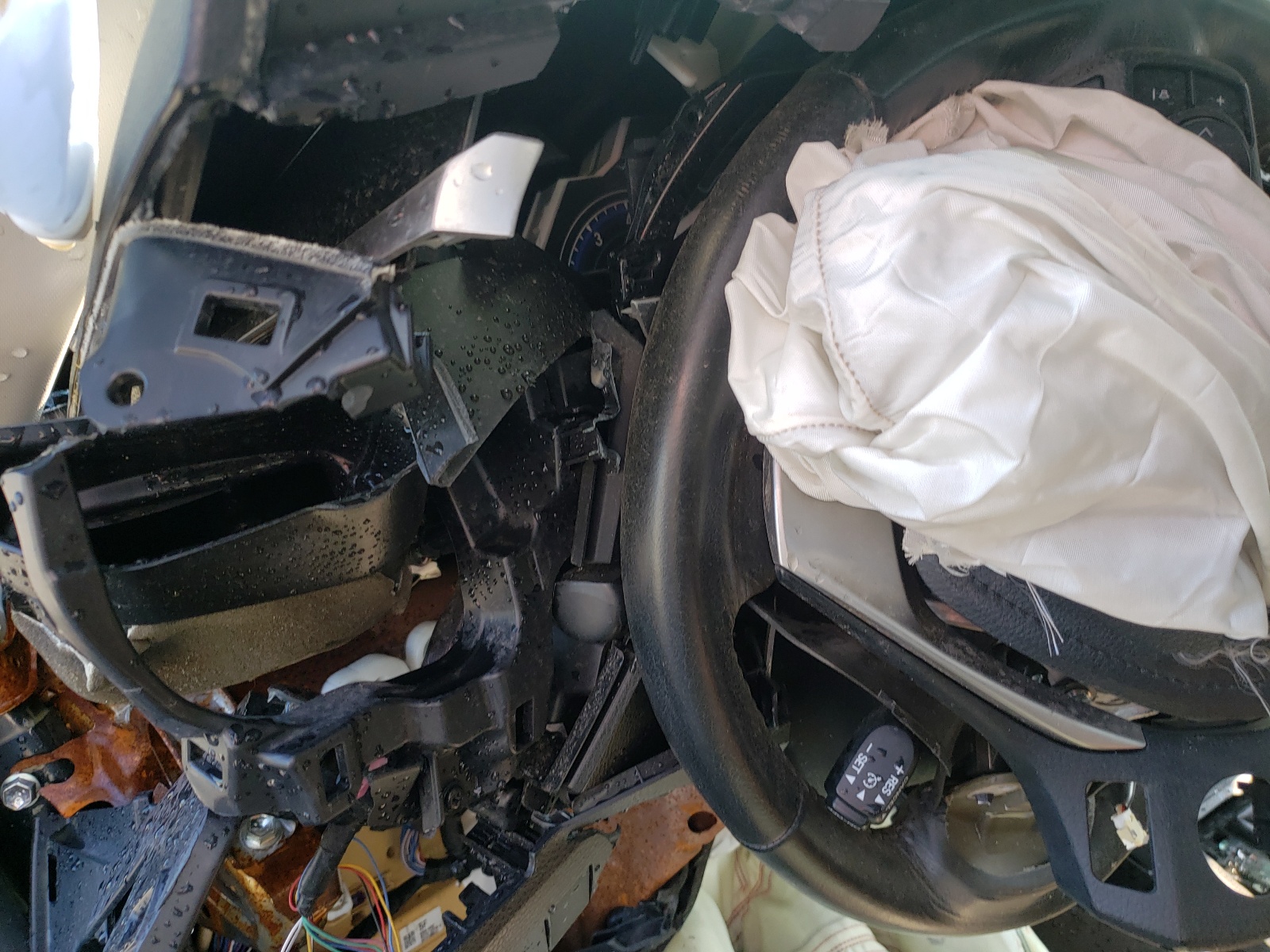 Photo 8 from auction – 2014 TOYOTA COROLLA L with VIN 5YFBURHE1EP019980