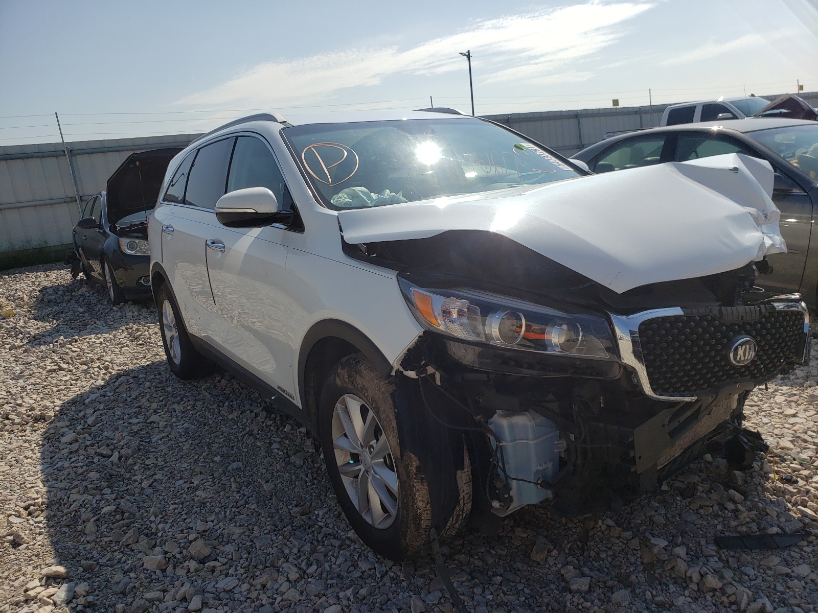 KIA SORENTO LX 2018 with VIN 5XYPGDA53JG405504 - Photo from auction