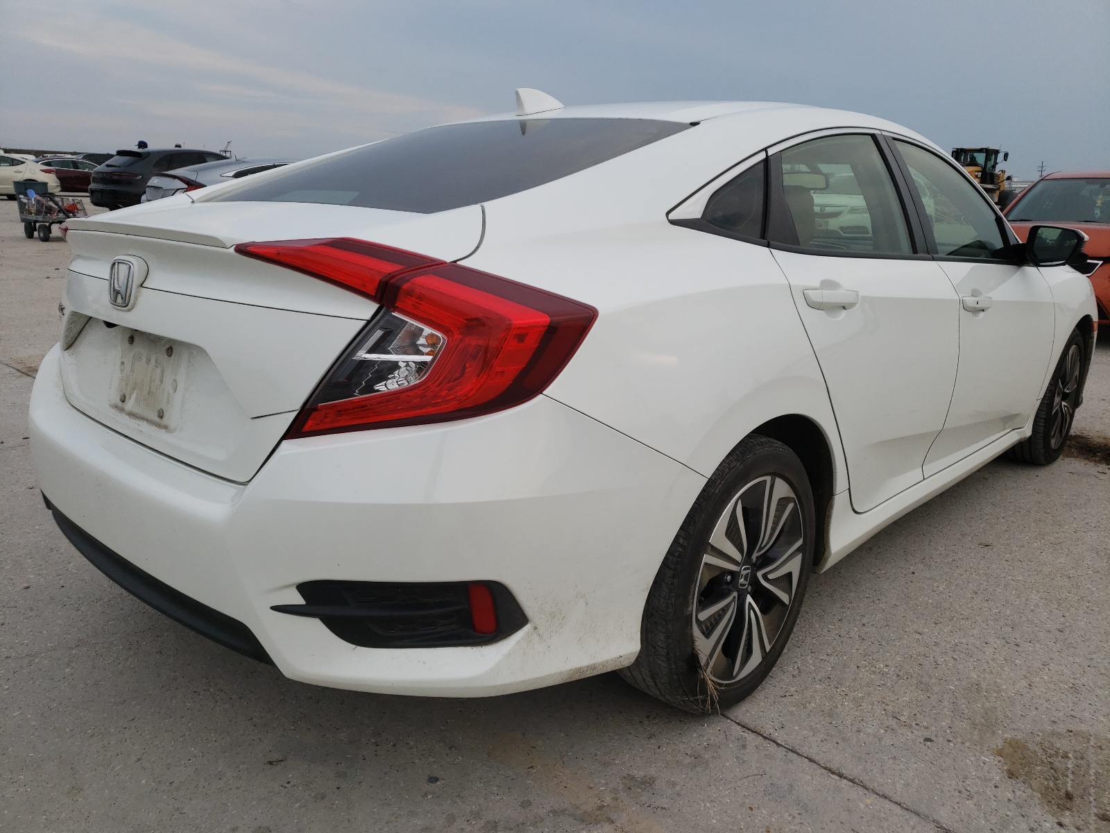 Photo 4 from auction – 2018 HONDA CIVIC EXL with VIN JHMFC1F72JX024030