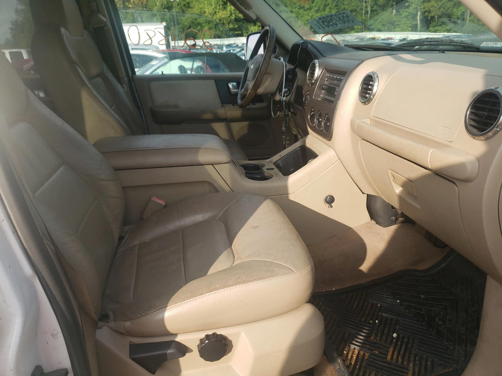 Photo 5 from auction – 2004 FORD EXPEDITION with VIN 1FMPU16L34LB49268