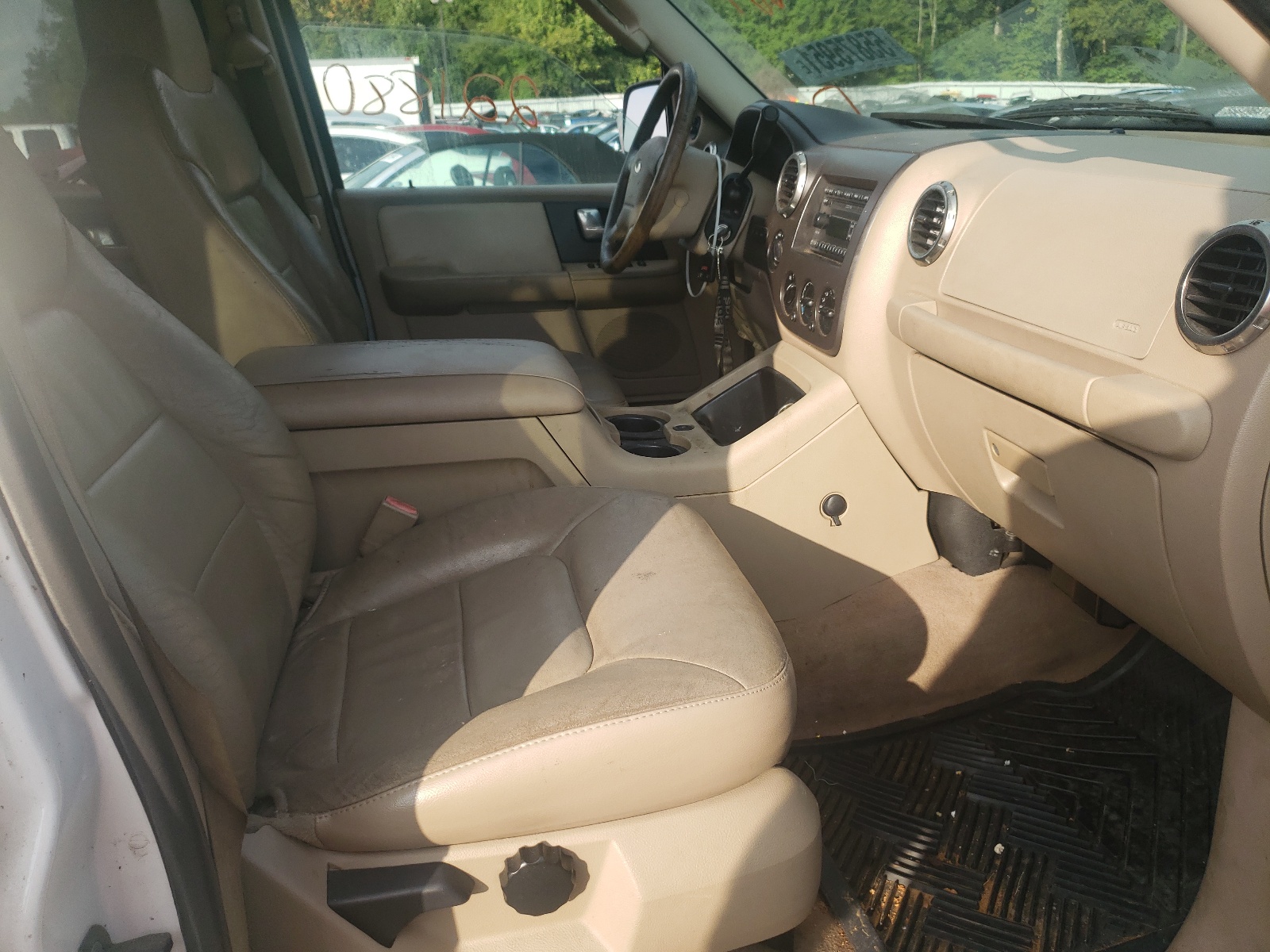صورة رقم 5 من المزاد - 2004 FORD EXPEDITION مع VIN 1FMPU16L34LB49268