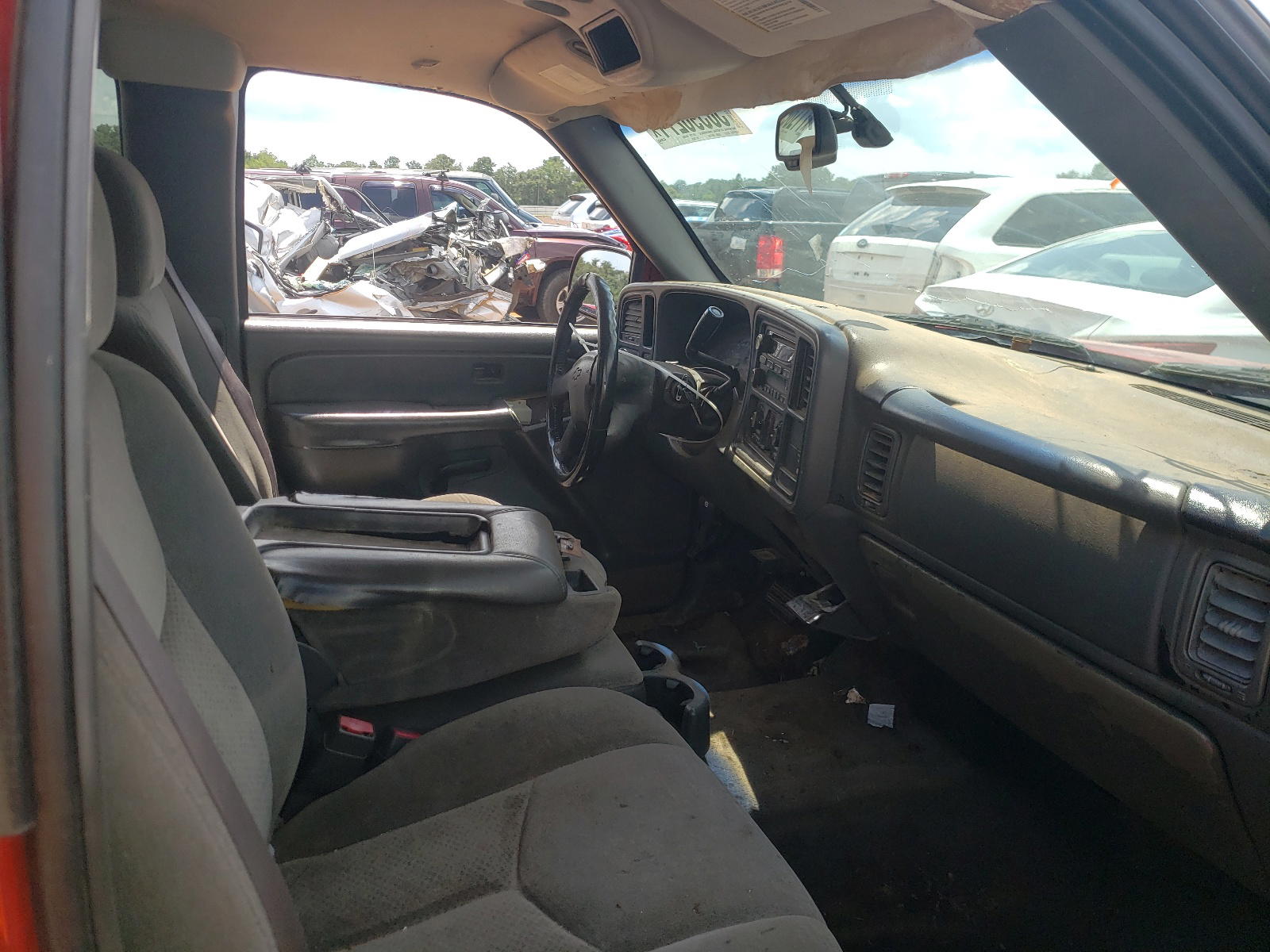 Photo 5 from auction – 2004 CHEVROLET SILVERADO with VIN 2GCEC19T941303272