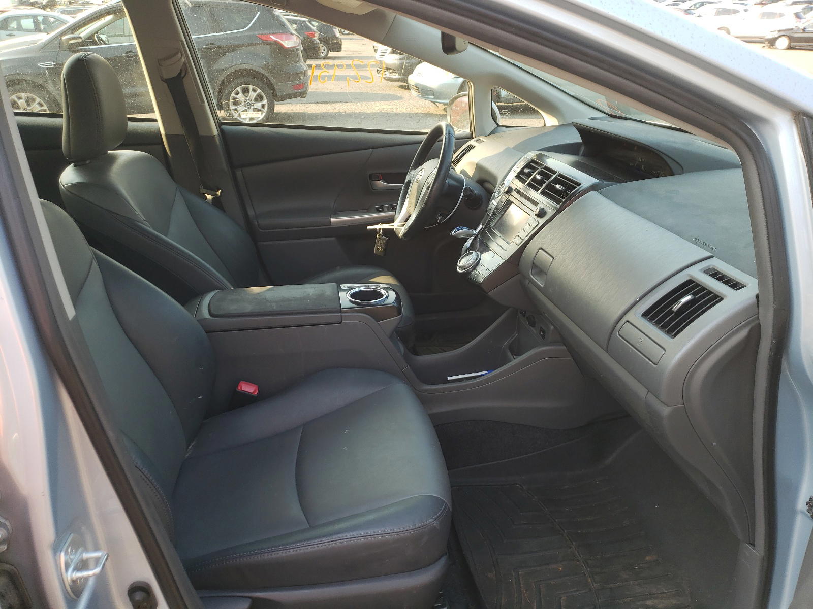 Photo 5 from auction – 2014 TOYOTA PRIUS V with VIN JTDZN3EU2E3363069