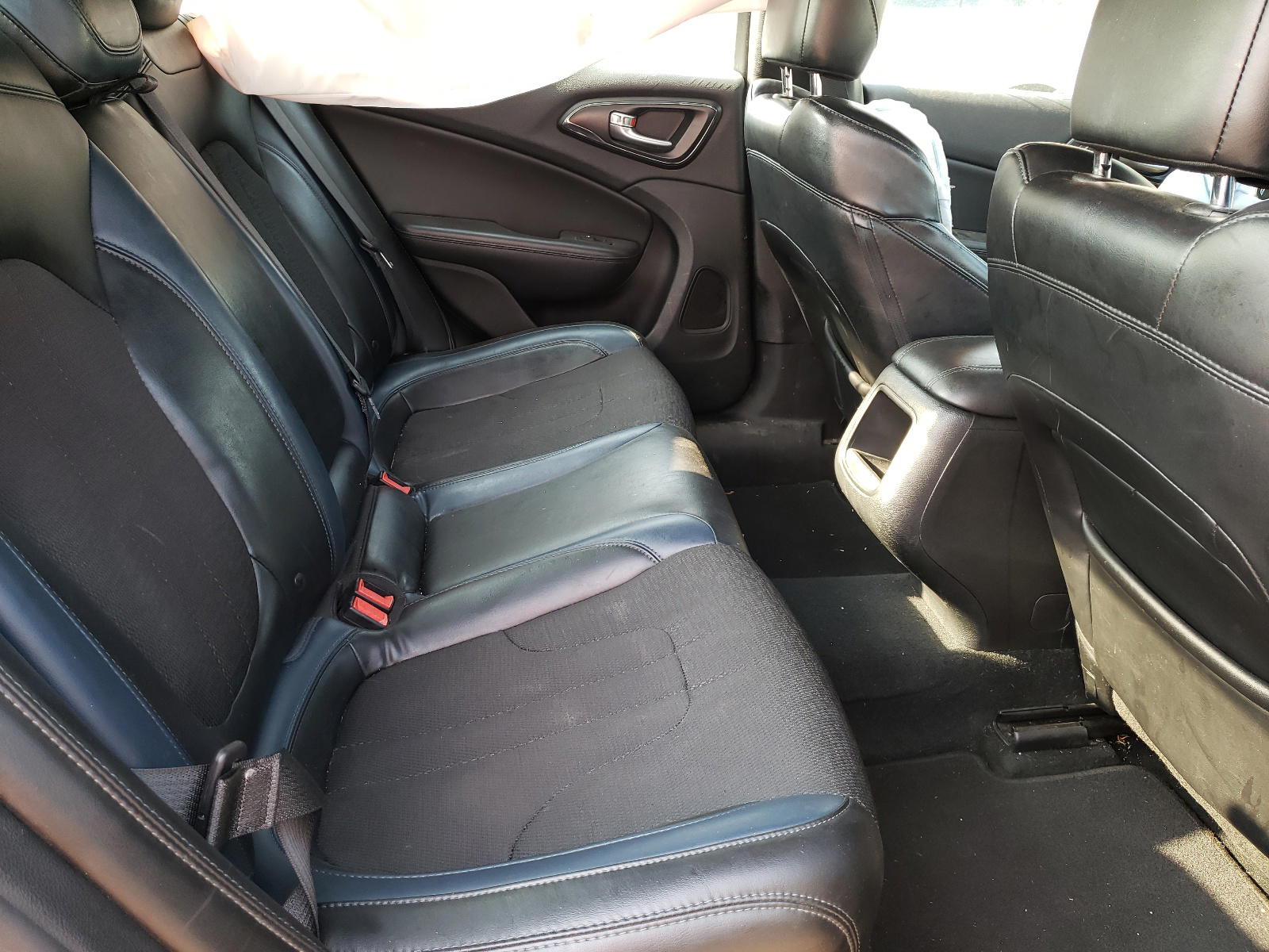 Photo 6 from auction – 2015 CHRYSLER 200 S with VIN 1C3CCCBB3FN727461