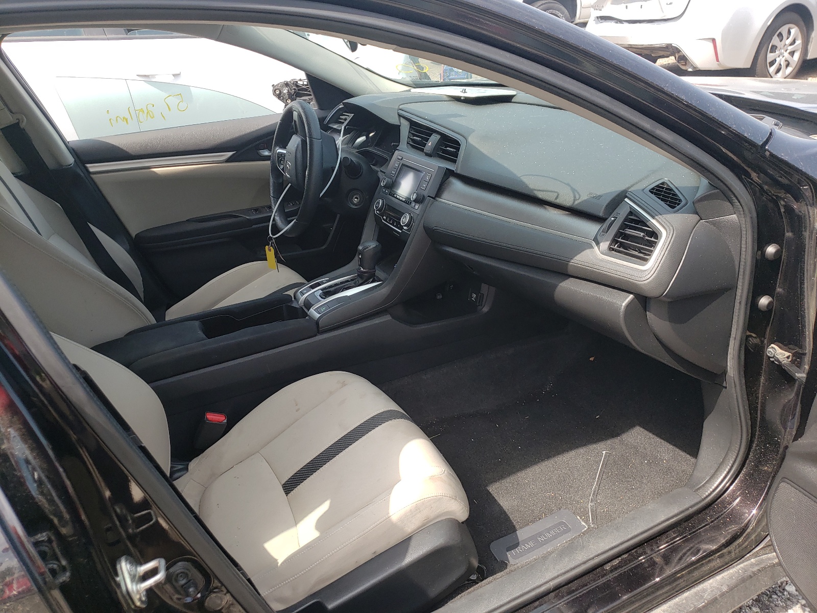 Photo 5 from auction – 2016 HONDA CIVIC LX with VIN 19XFC2F53GE082338