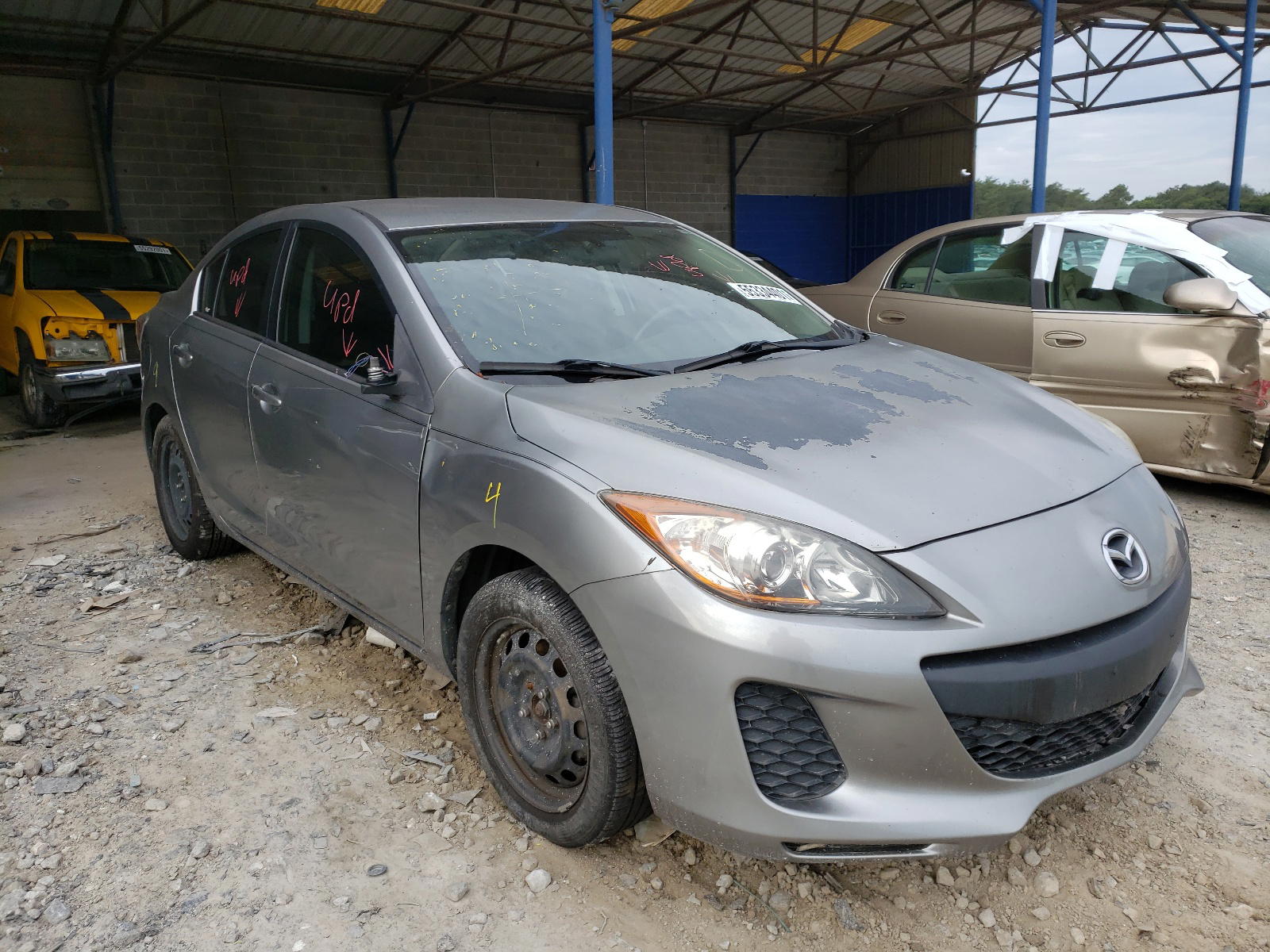 MAZDA 3 I 2013 with VIN JM1BL1TG5D1748161 - Photo from auction
