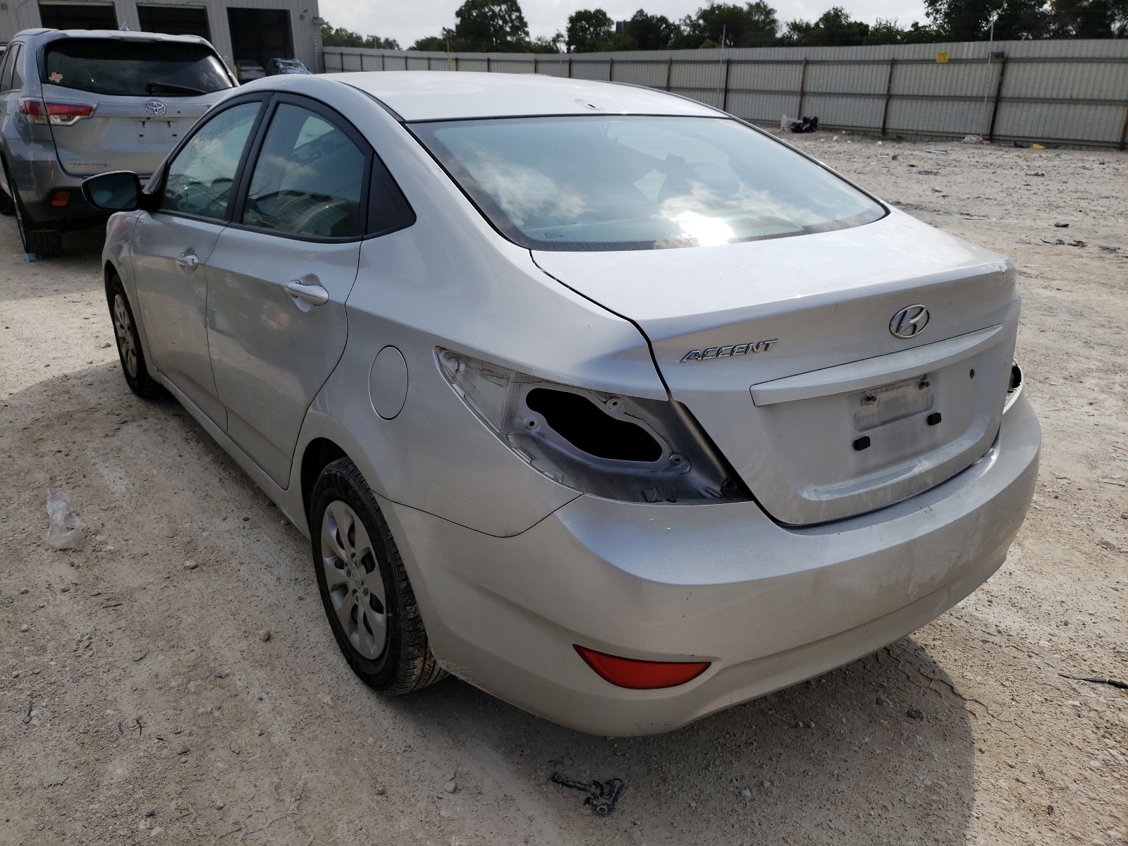 Photo 3 from auction – 2017 HYUNDAI ACCENT SE with VIN KMHCT4AE4HU193517