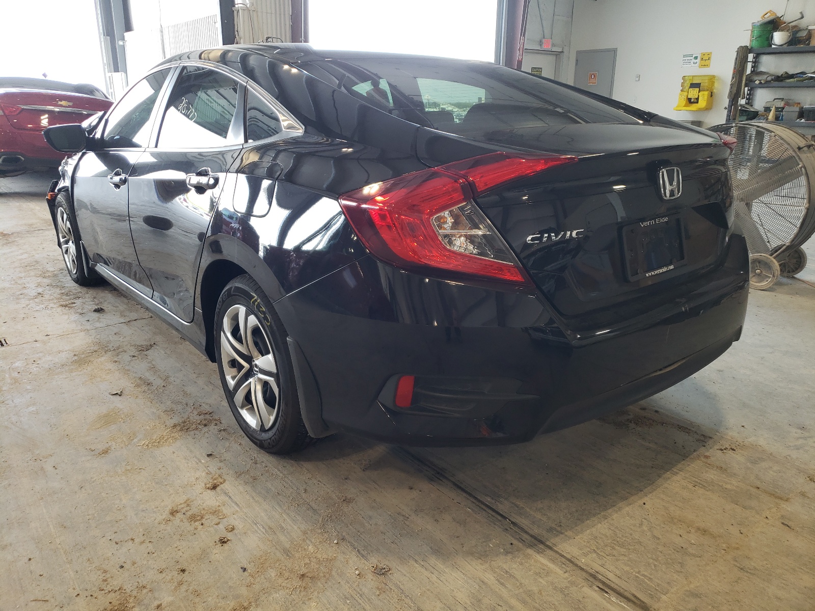 Photo 3 from auction – 2018 HONDA CIVIC LX with VIN 2HGFC2F53JH573294