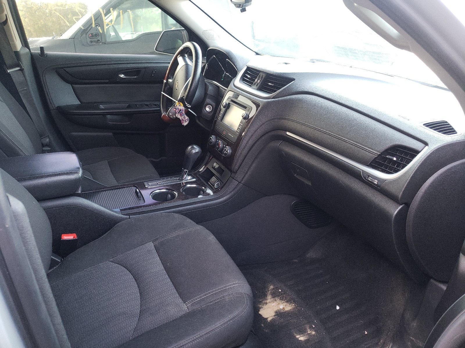 Photo 5 from auction – 2017 CHEVROLET TRAVERSE L with VIN 1GNKRGKD7HJ190688