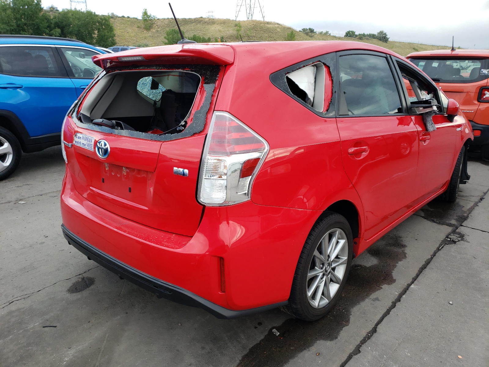 Photo 4 from auction – 2017 TOYOTA PRIUS V with VIN JTDZN3EU0HJ059917