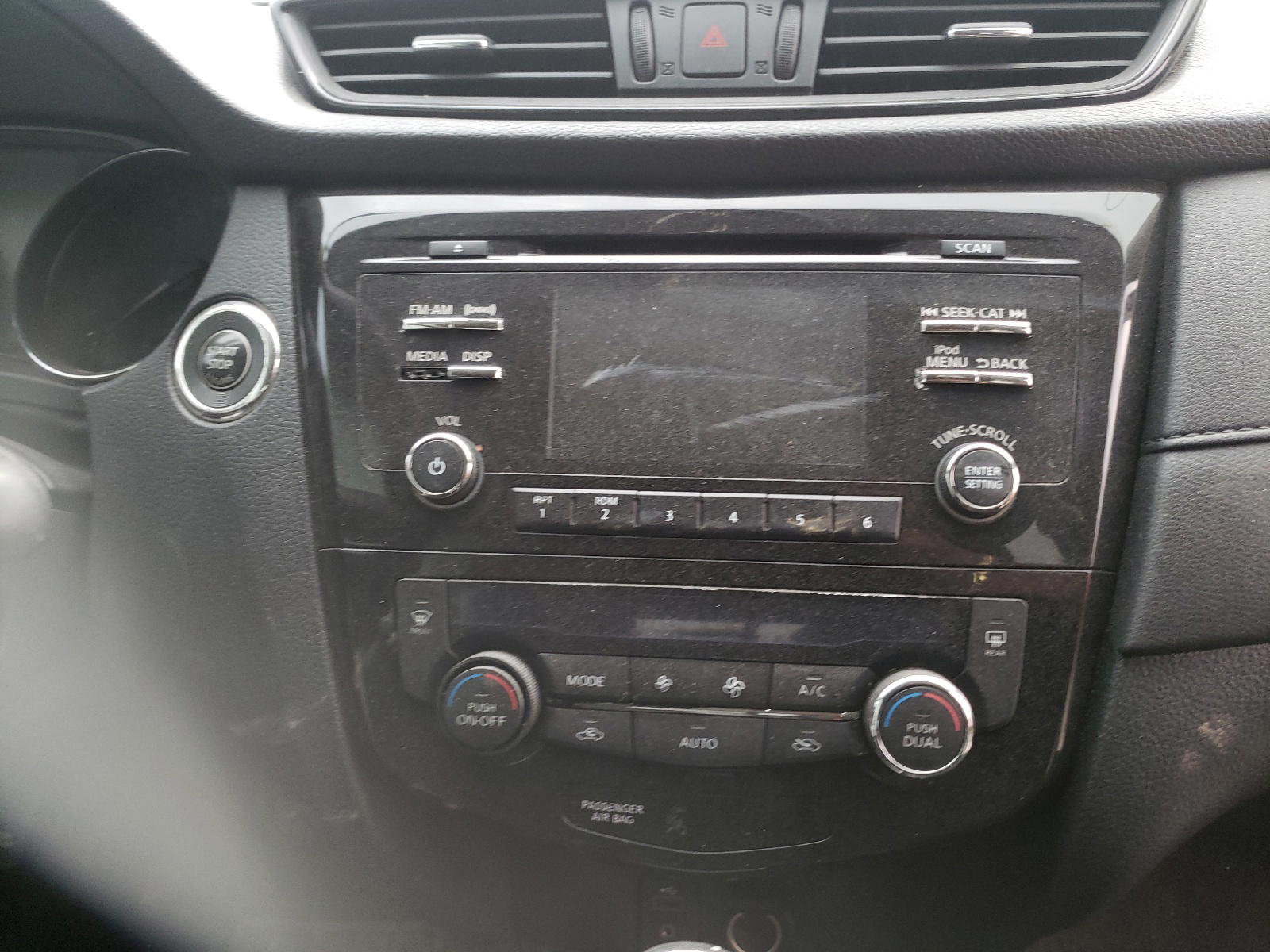 Photo 9 from auction – 2017 NISSAN ROGUE S with VIN KNMAT2MVXHP569471