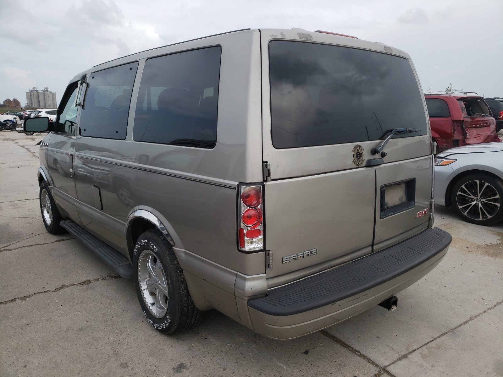 Photo 3 from auction – 2005 GMC SAFARI XT with VIN 1GKDM19X65B503396