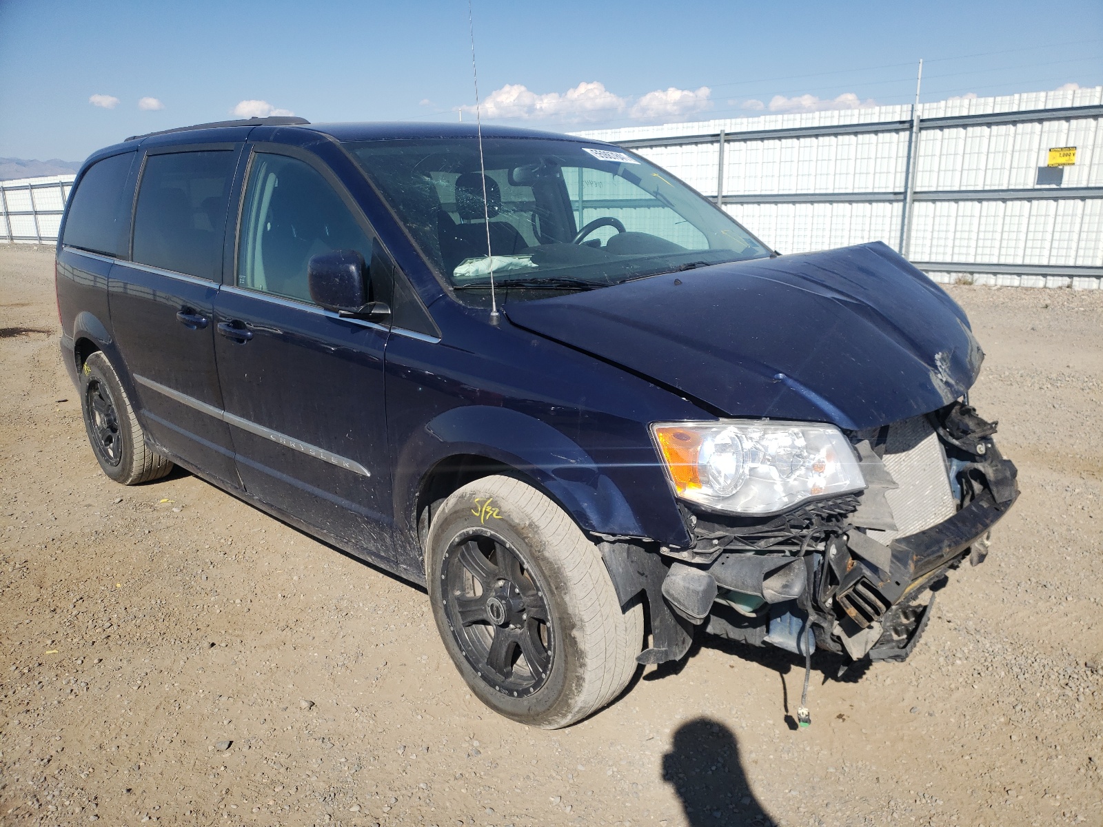 Photo 1 from auction – 2014 CHRYSLER TOWN & COU with VIN 2C4RC1BG6ER400446