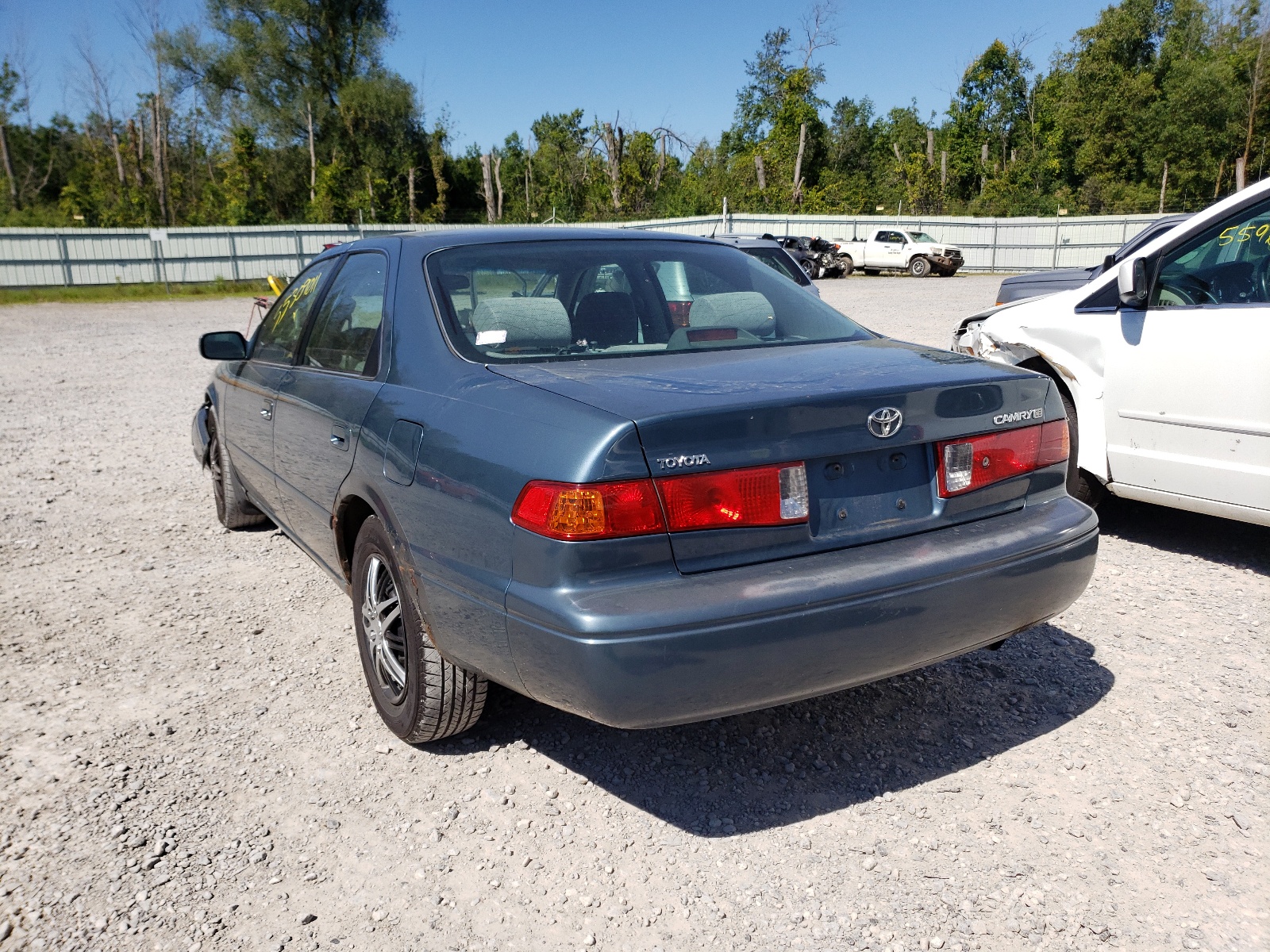 Photo 3 from auction – 2001 TOYOTA CAMRY CE with VIN 4T1BG22K91U871371