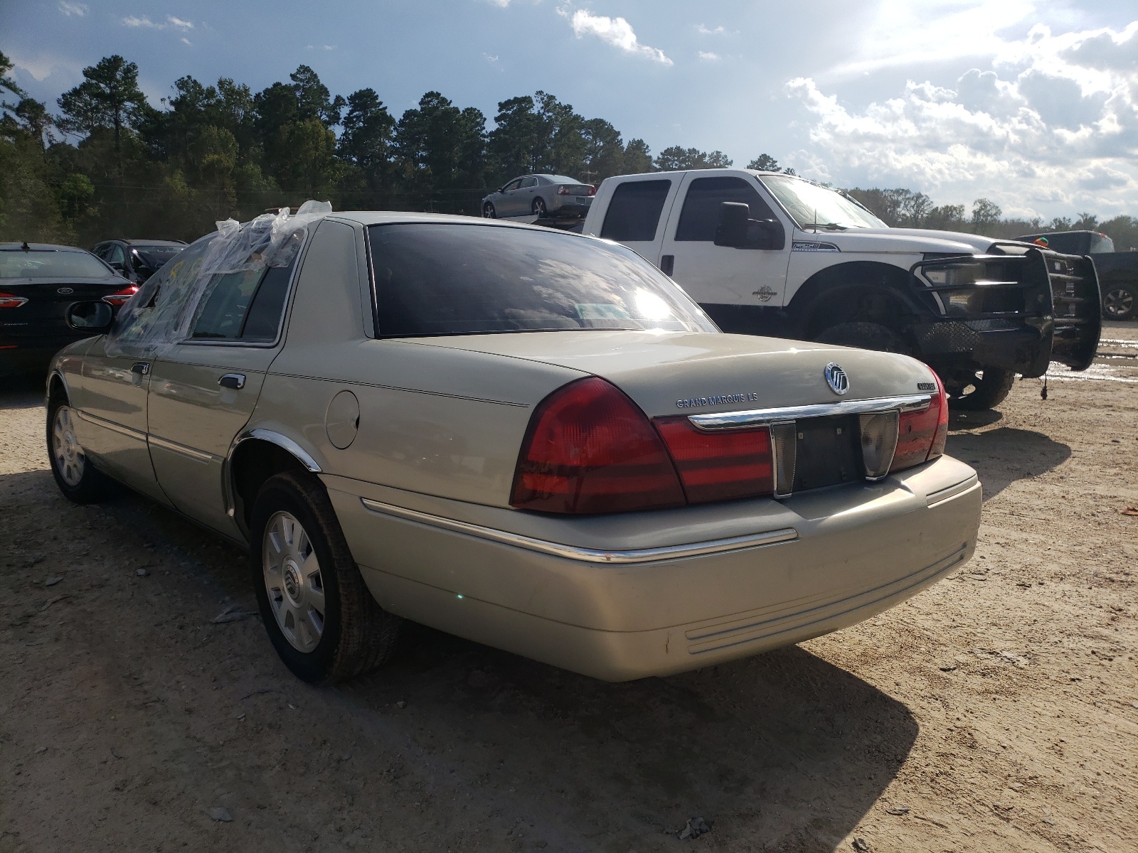 Photo 3 from auction – 2004 MERCURY GRAND MARQ with VIN 2MEFM75W94X649838
