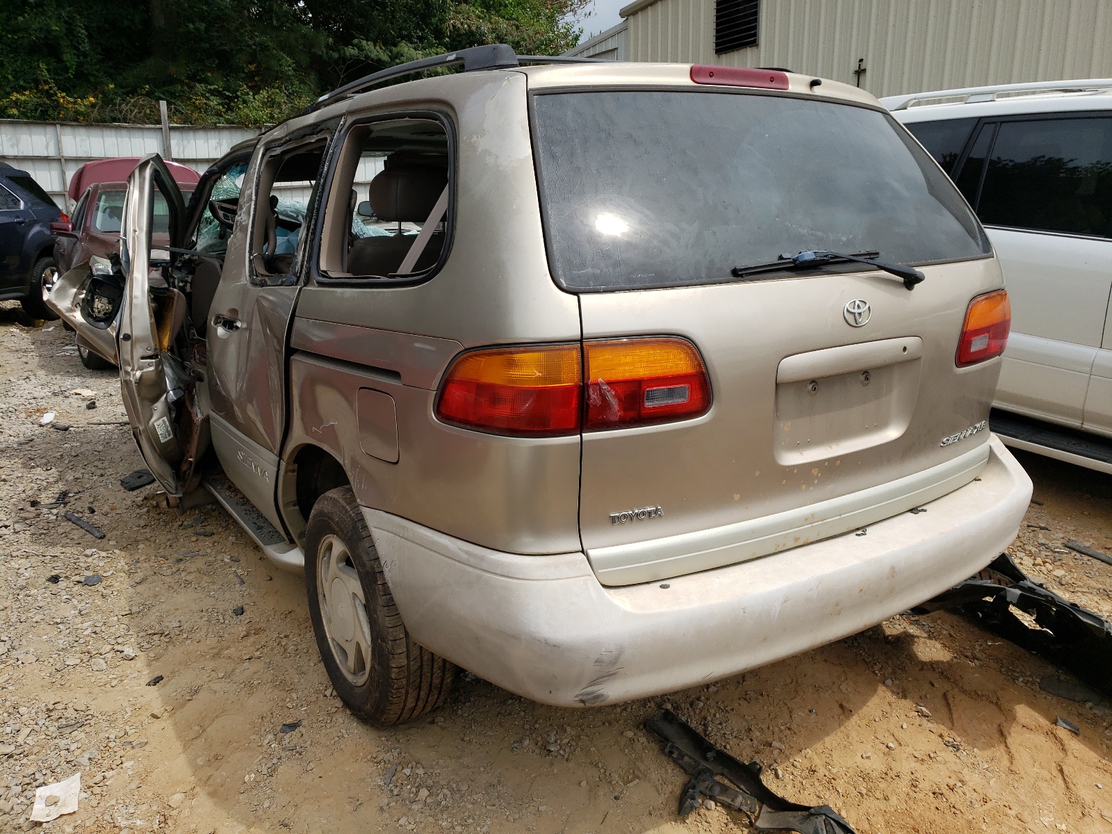 Photo 3 from auction – 2000 TOYOTA SIENNA LE with VIN 4T3ZF13C9YU174528