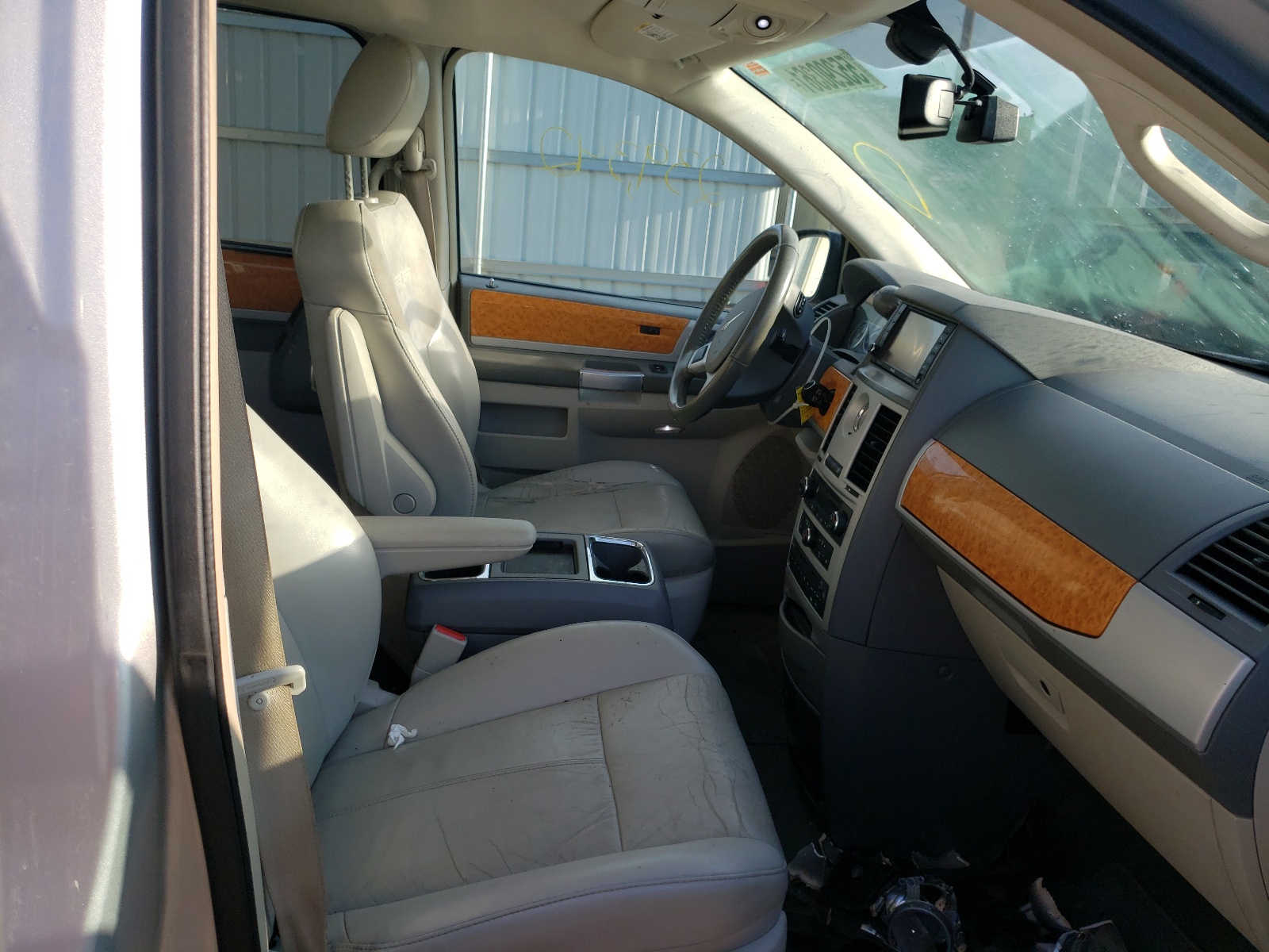 Photo 5 from auction – 2010 CHRYSLER TOWN & COU with VIN 2A4RR6DX6AR152728