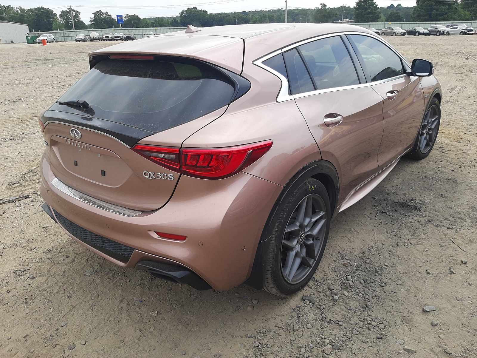 Photo 4 from auction – 2017 INFINITI QX30 BASE with VIN SJKCH5CP8HA023699
