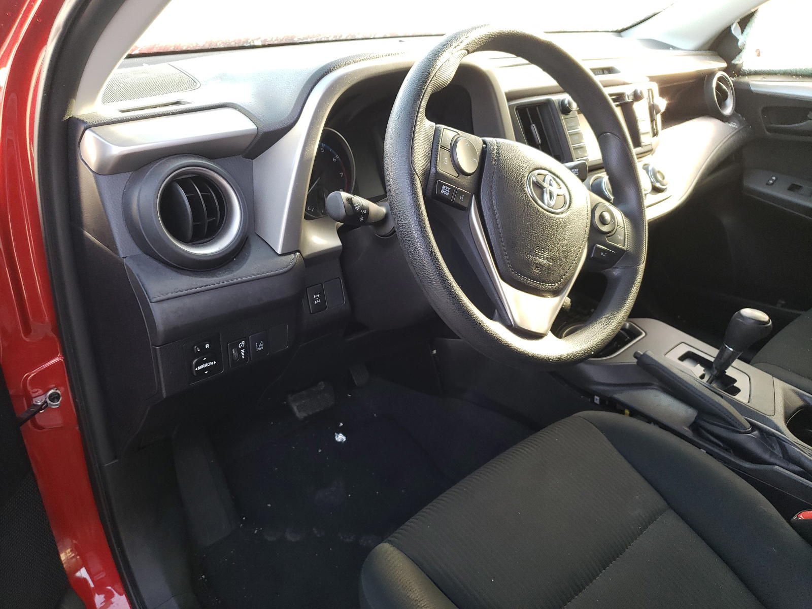 Photo 9 from auction – 2017 TOYOTA RAV4 LE with VIN 2T3BFREV0HW605191