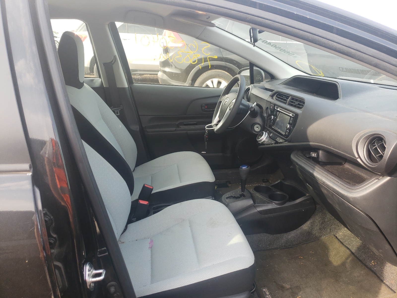 Photo 5 from auction – 2015 TOYOTA PRIUS C with VIN JTDKDTB34F1581317