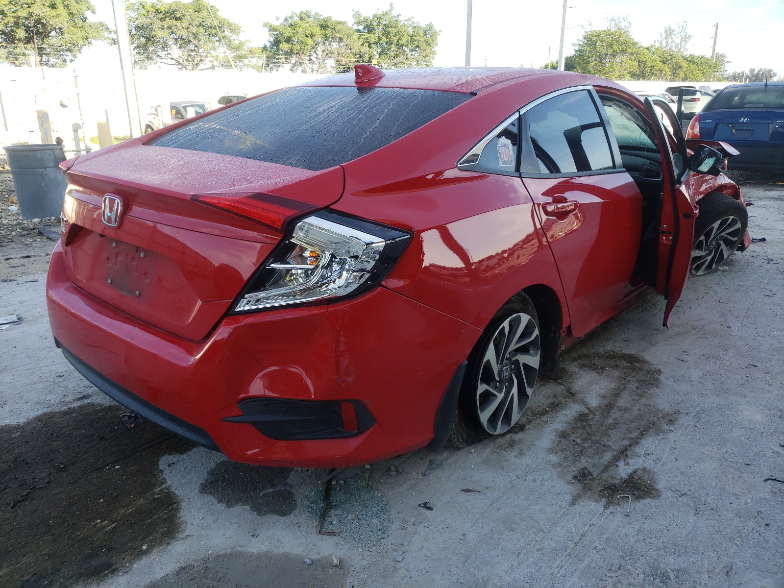 Photo 4 from auction – 2018 HONDA CIVIC EX with VIN 2HGFC2F77JH580329