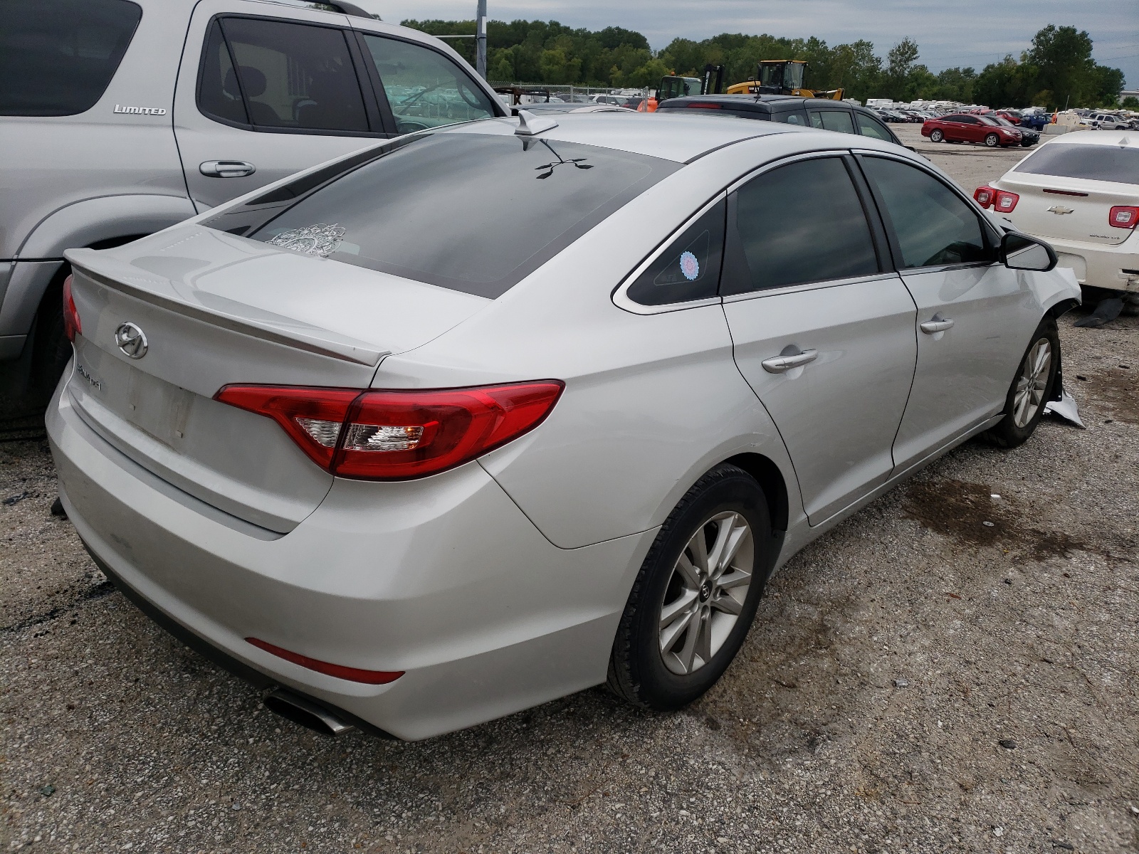 Photo 4 from auction – 2017 HYUNDAI SONATA SE with VIN 5NPE24AF9HH515670