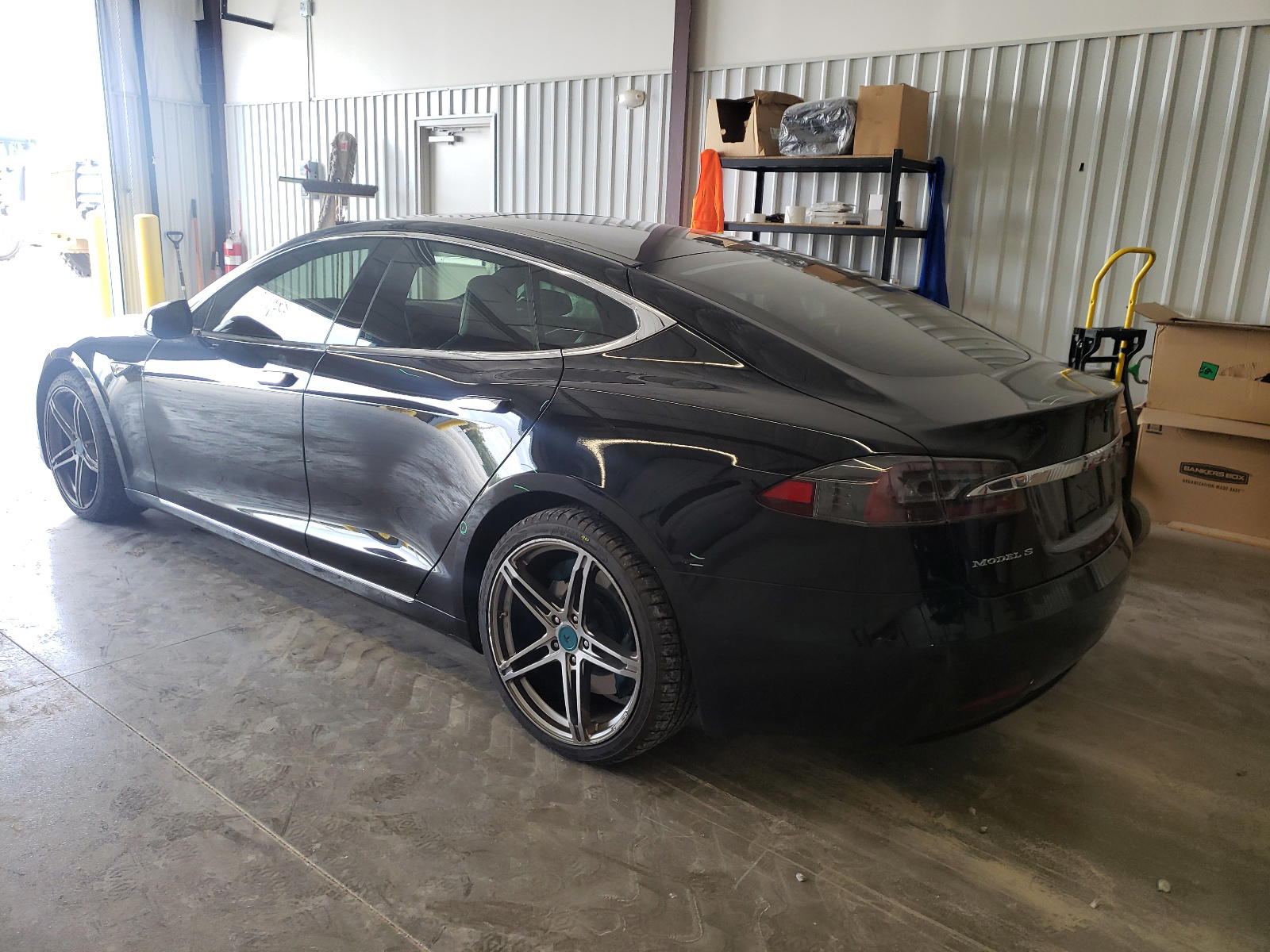 Photo 3 from auction – 2016 TESLA MODEL S with VIN 5YJSA1E21GF142763