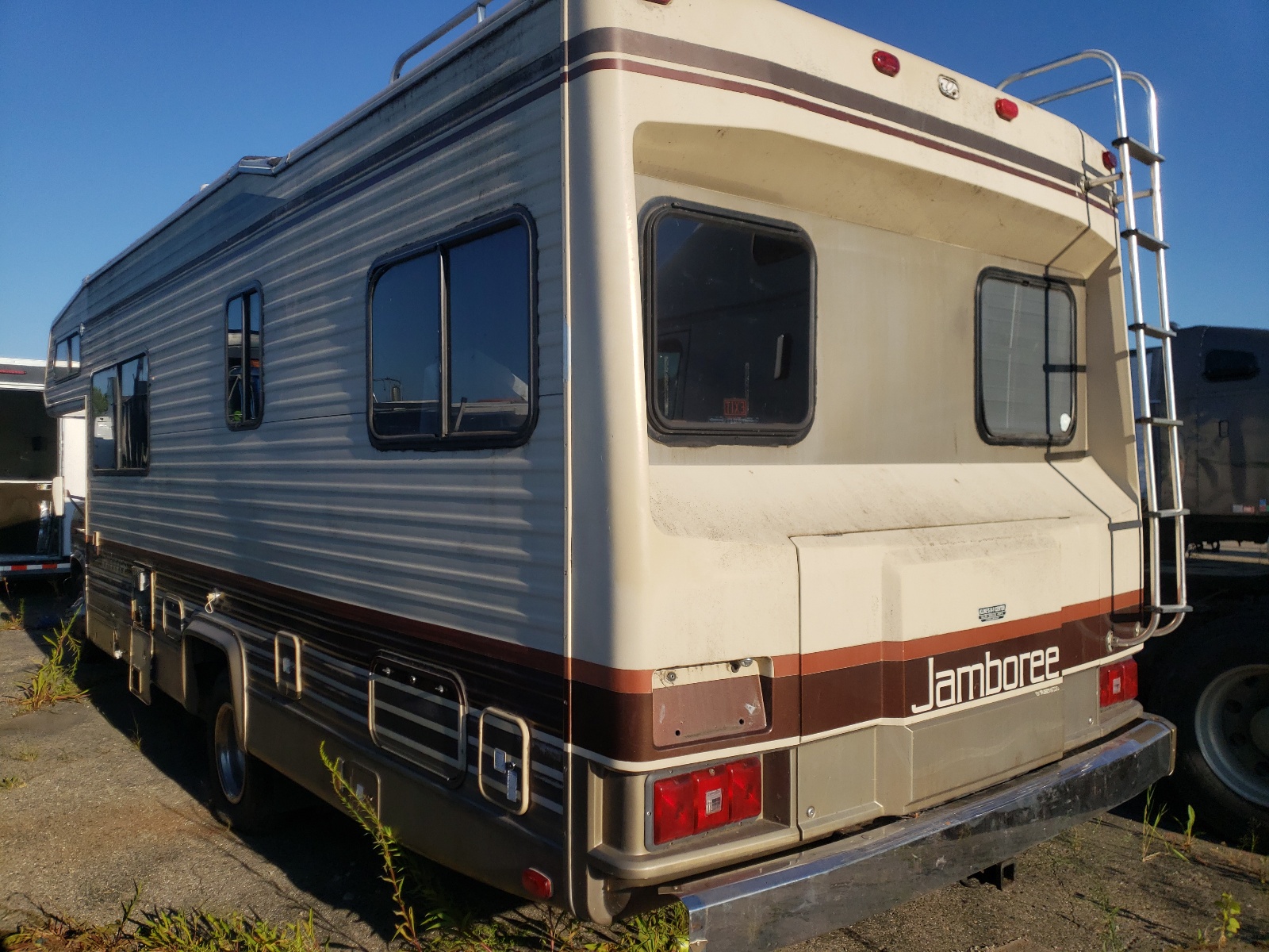 Photo 3 from auction – 1987 FLEETWOOD JAMBOREE with VIN 1FDKE30L8HHB45365