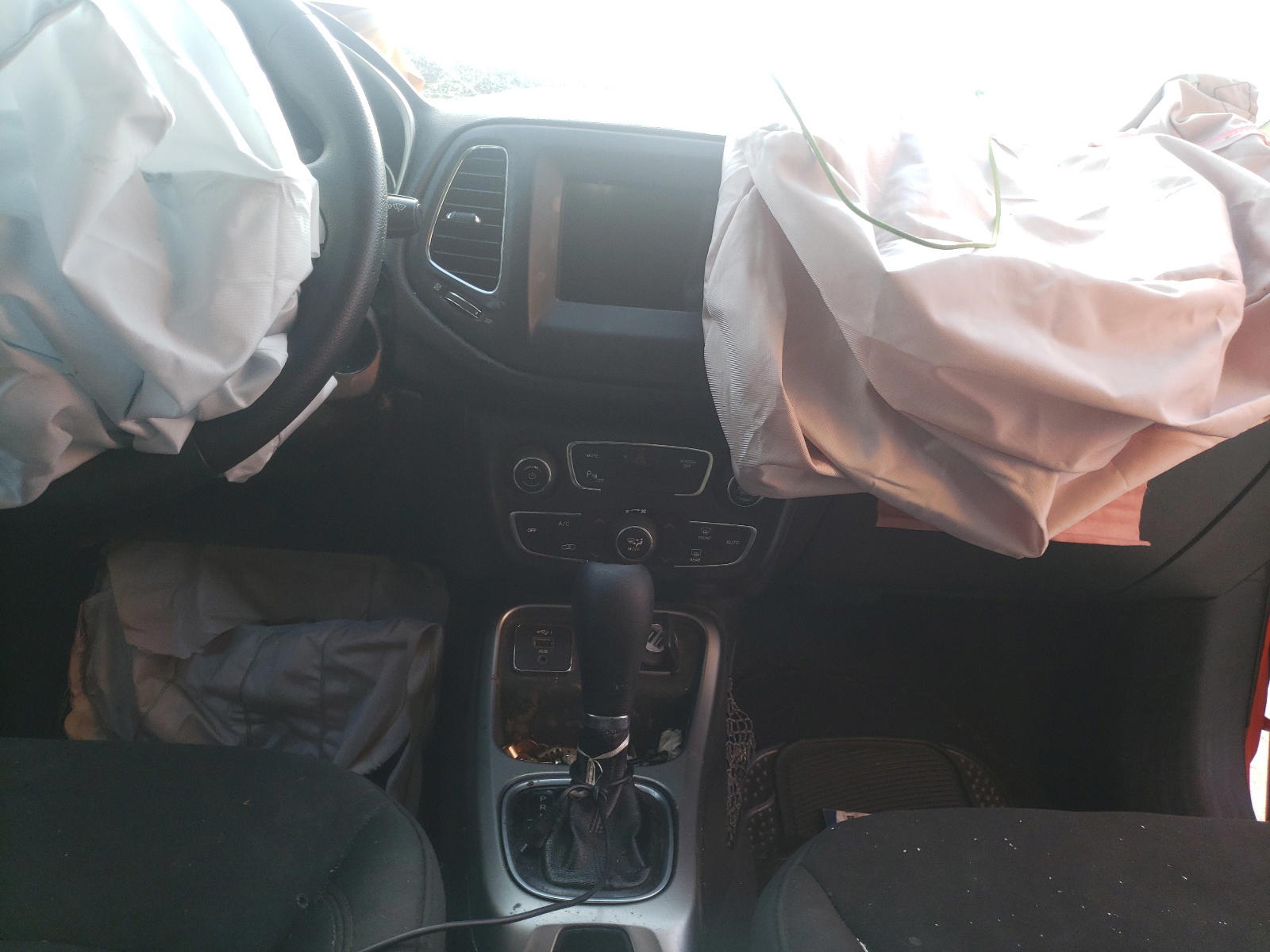 Photo 9 from auction – 2019 JEEP COMPASS SP with VIN 3C4NJCAB0KT614699