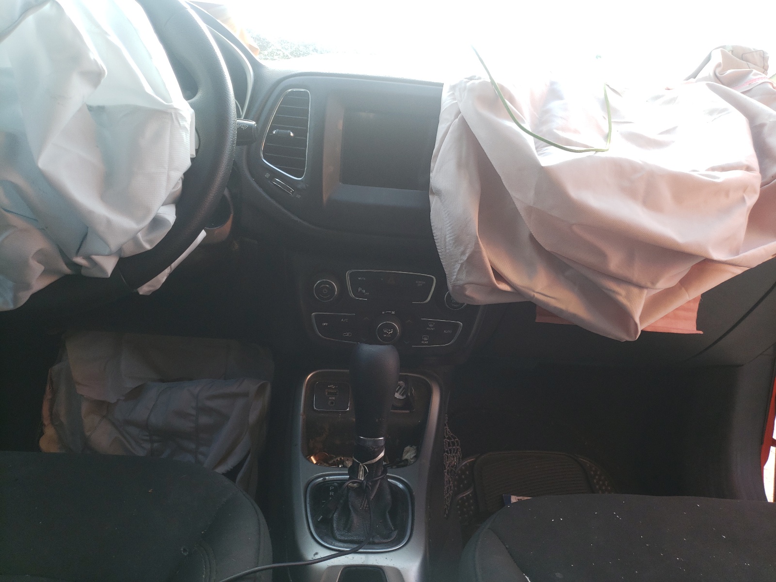 Zdjęcie 9 z aukcji – 2019 JEEP COMPASS SP z VIN 3C4NJCAB0KT614699