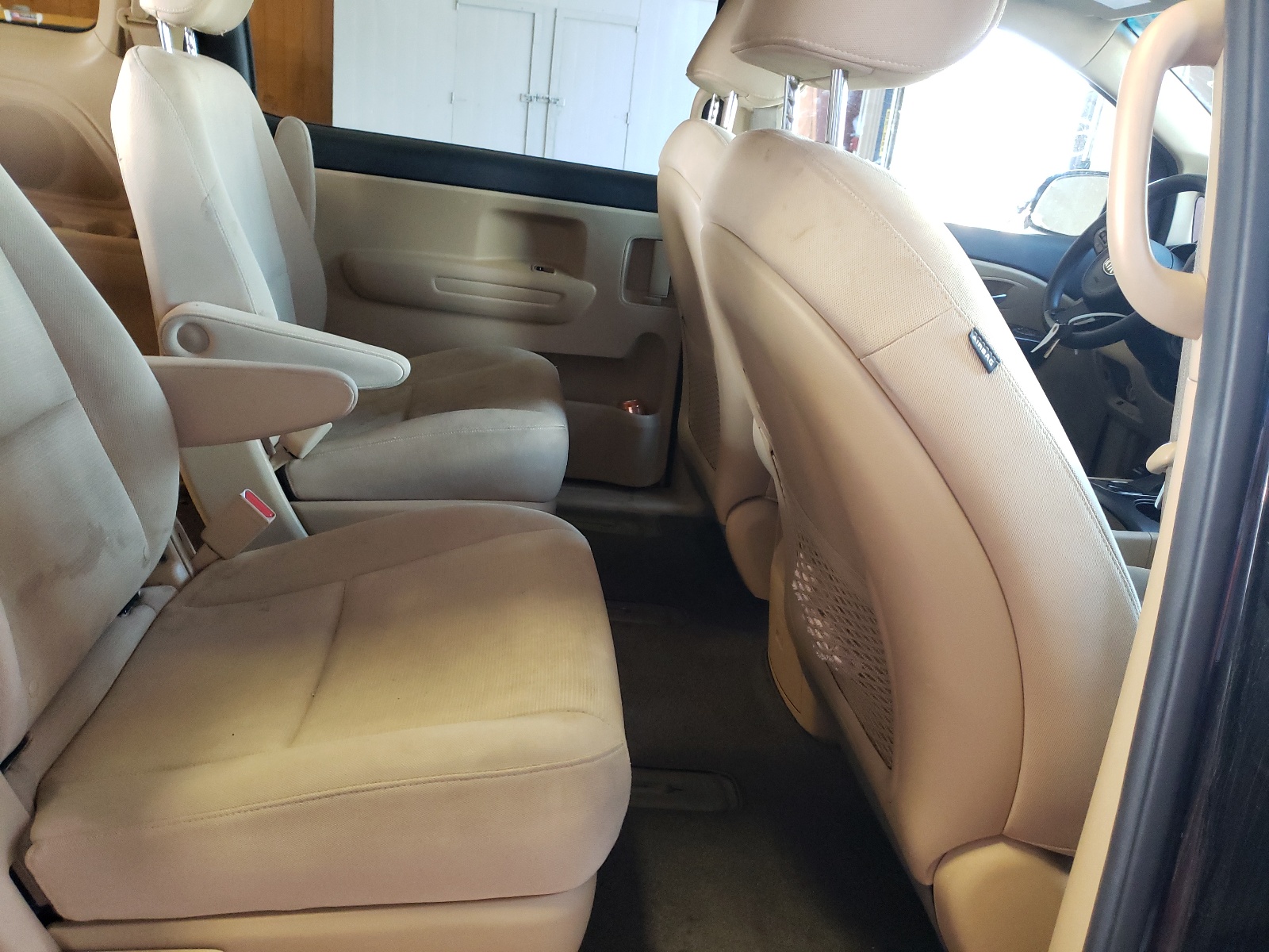 Photo 6 from auction – 2015 KIA SEDONA LX with VIN KNDMB5C15F6059998