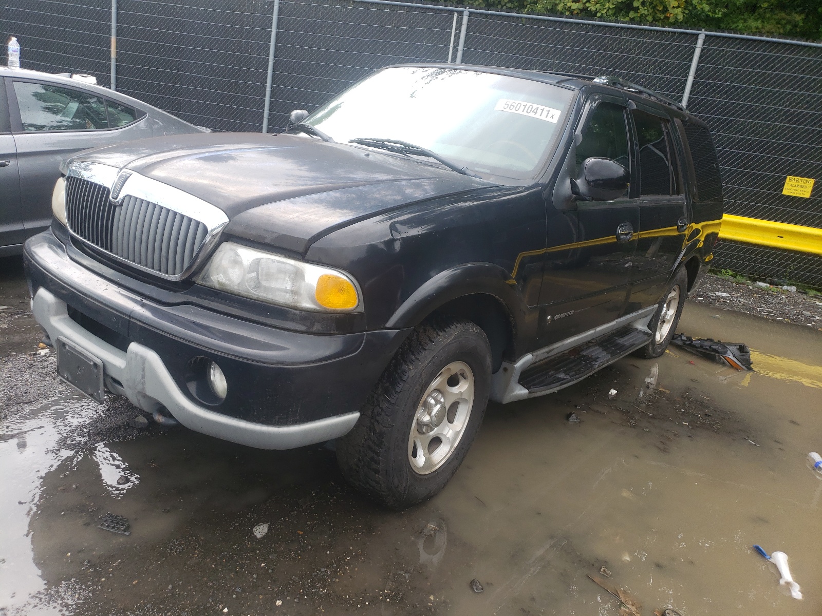 Photo 2 from auction – 2001 LINCOLN NAVIGATOR with VIN 5LMFU28R11LJ27362