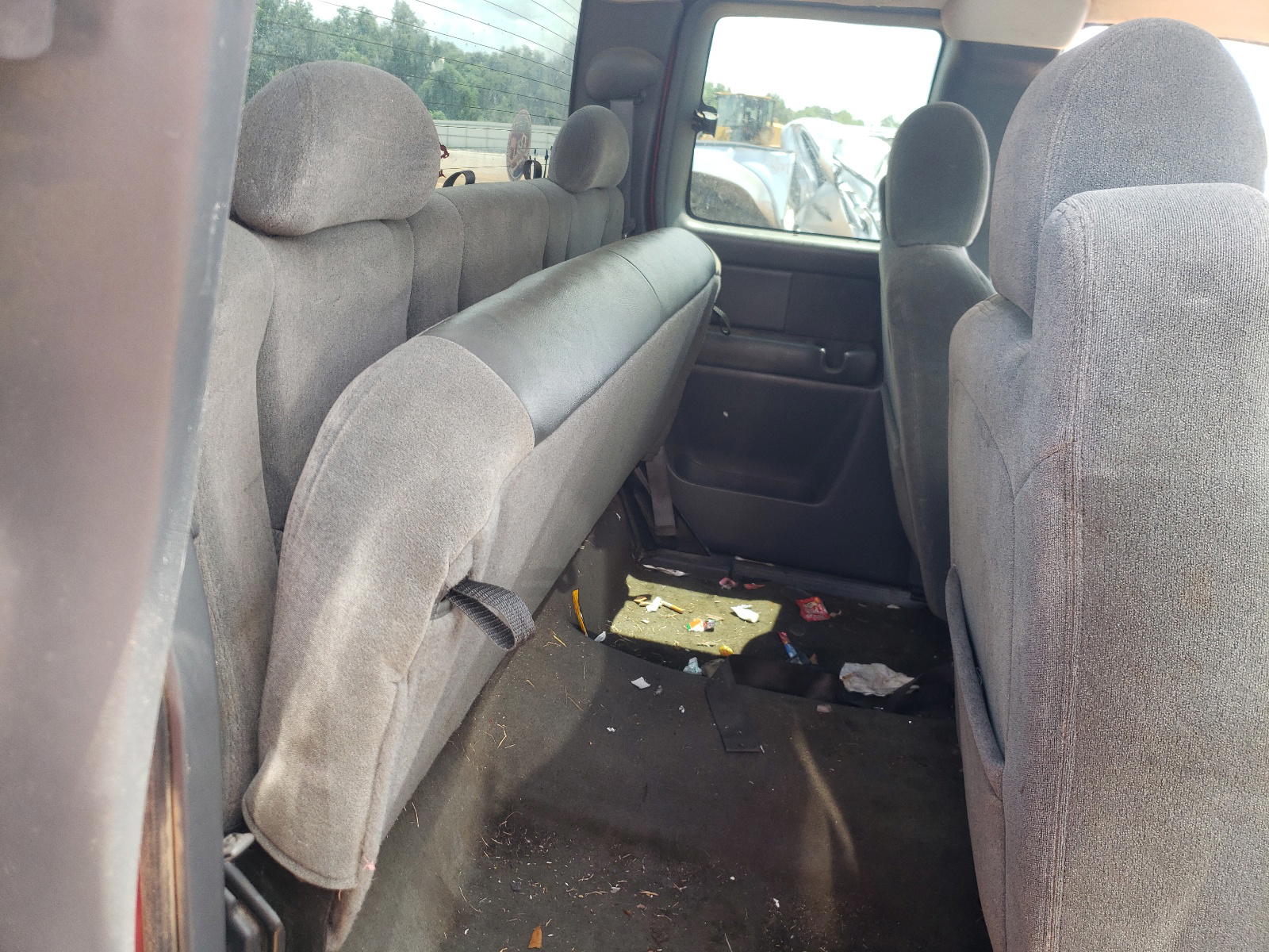 Photo 6 from auction – 2004 CHEVROLET SILVERADO with VIN 2GCEC19T941303272