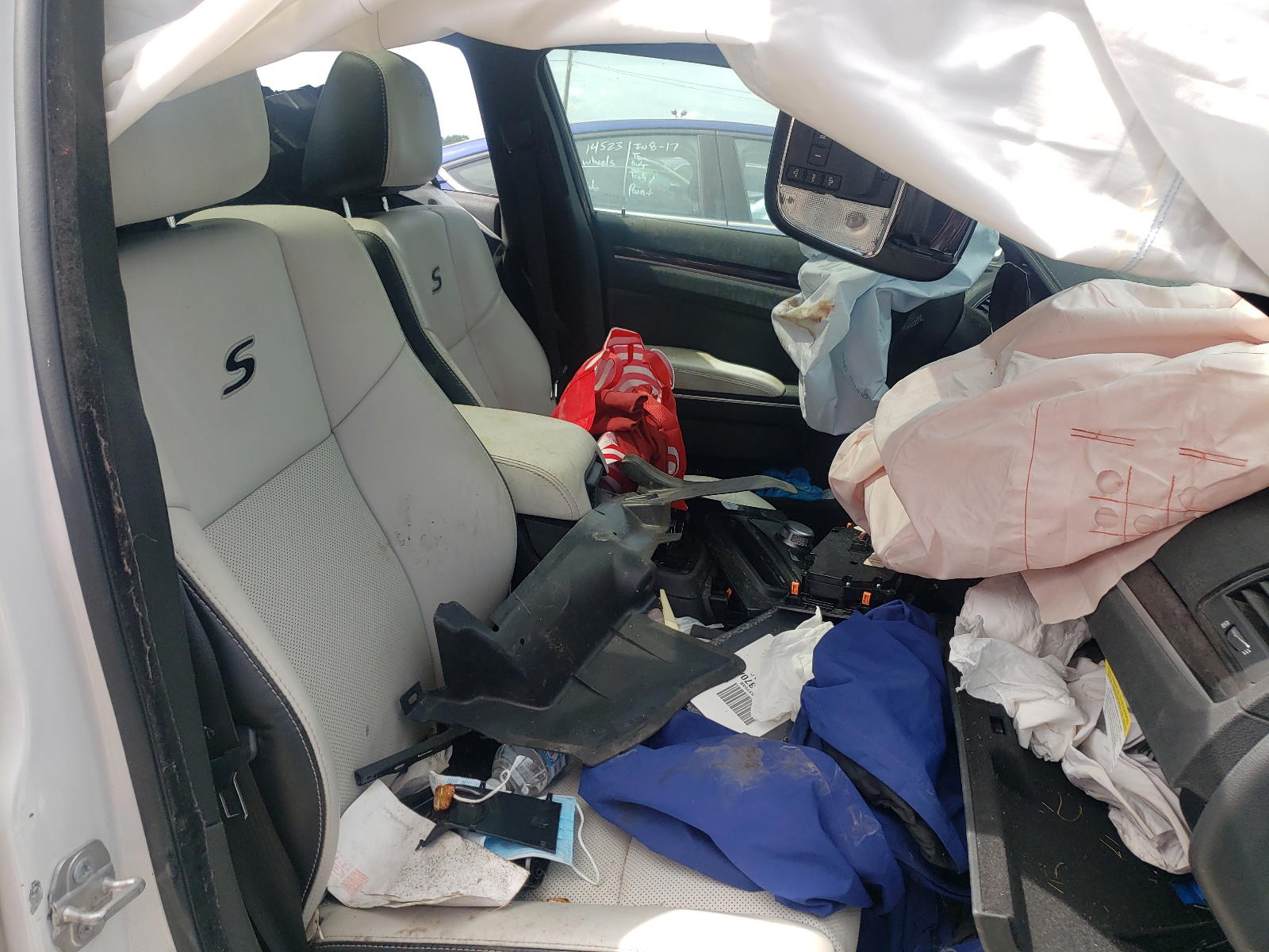 Photo 5 from auction – 2018 CHRYSLER 300 S with VIN 2C3CCAGG2JH204054
