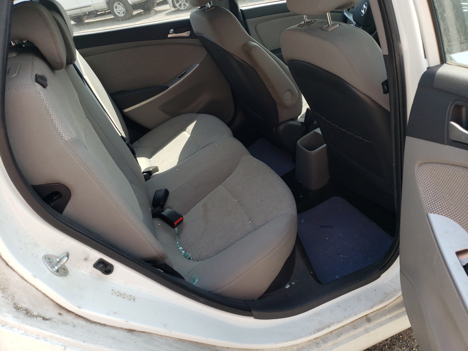 Photo 6 from auction – 2014 HYUNDAI ACCENT GLS with VIN KMHCT5AE4EU147798